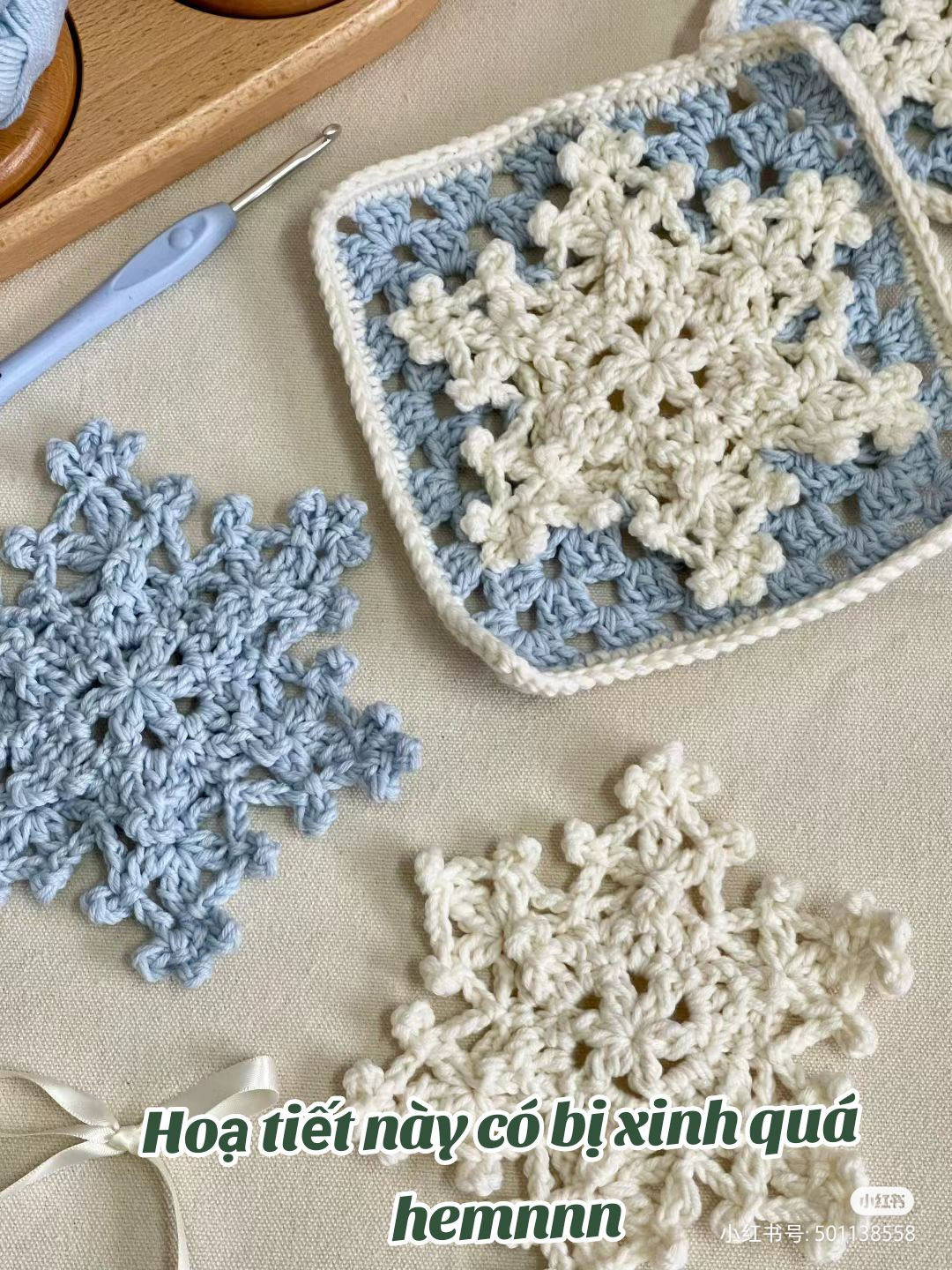 Hướng dẫn móc len hoa tuyết hình vuông màu xanh và kem