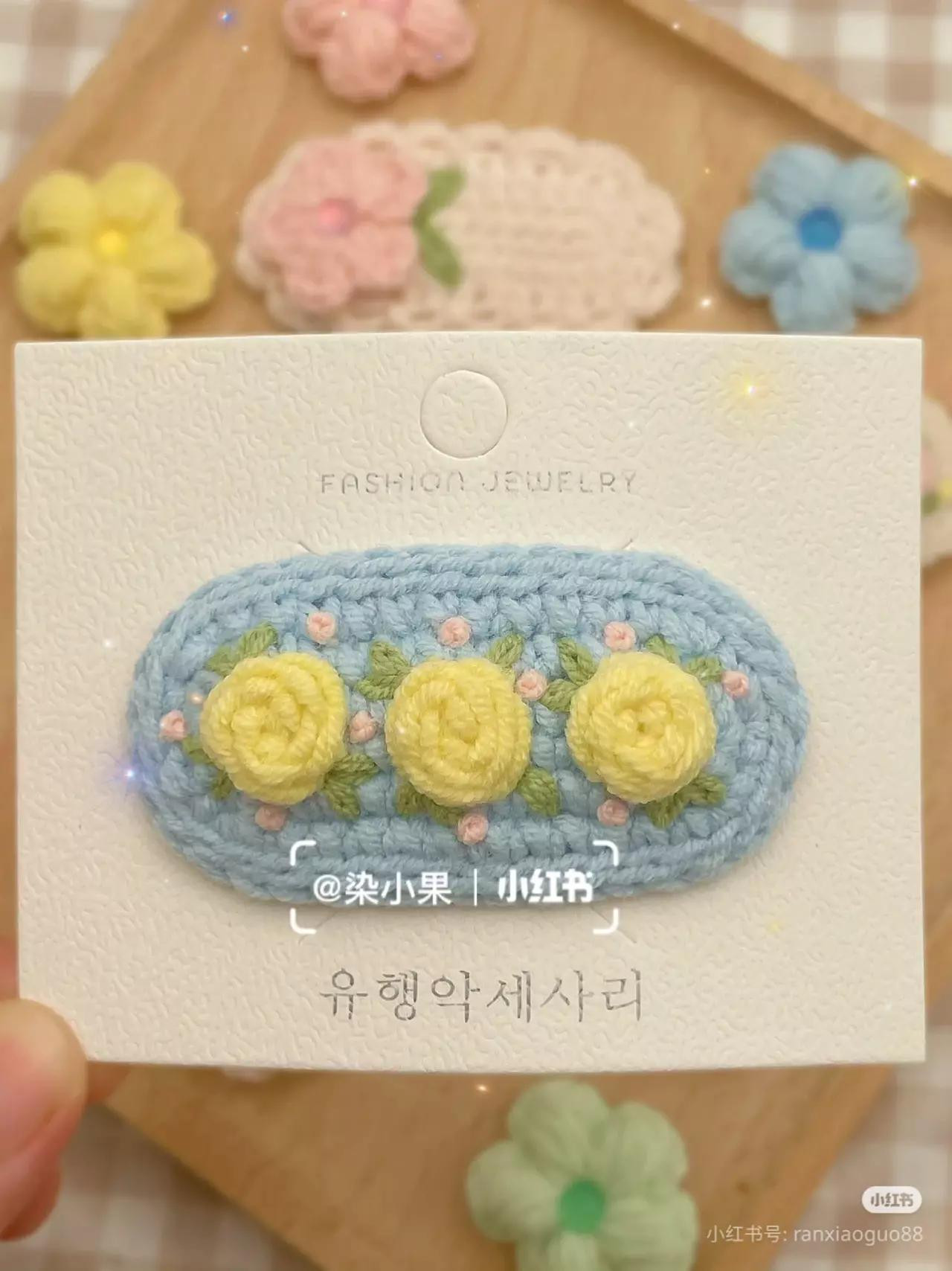 Hướng dẫn móc len kẹp tóc hoa hồng và hoa cúc pastel