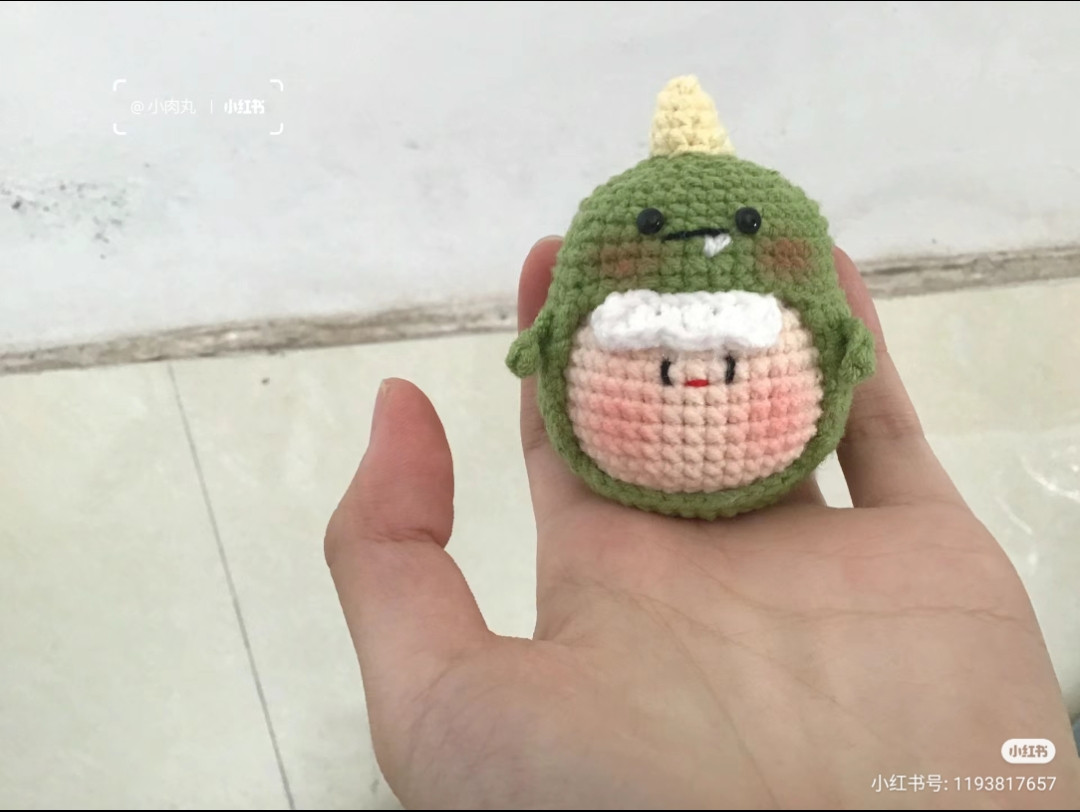 Hướng dẫn móc len khủng long nhỏ mặc mochi