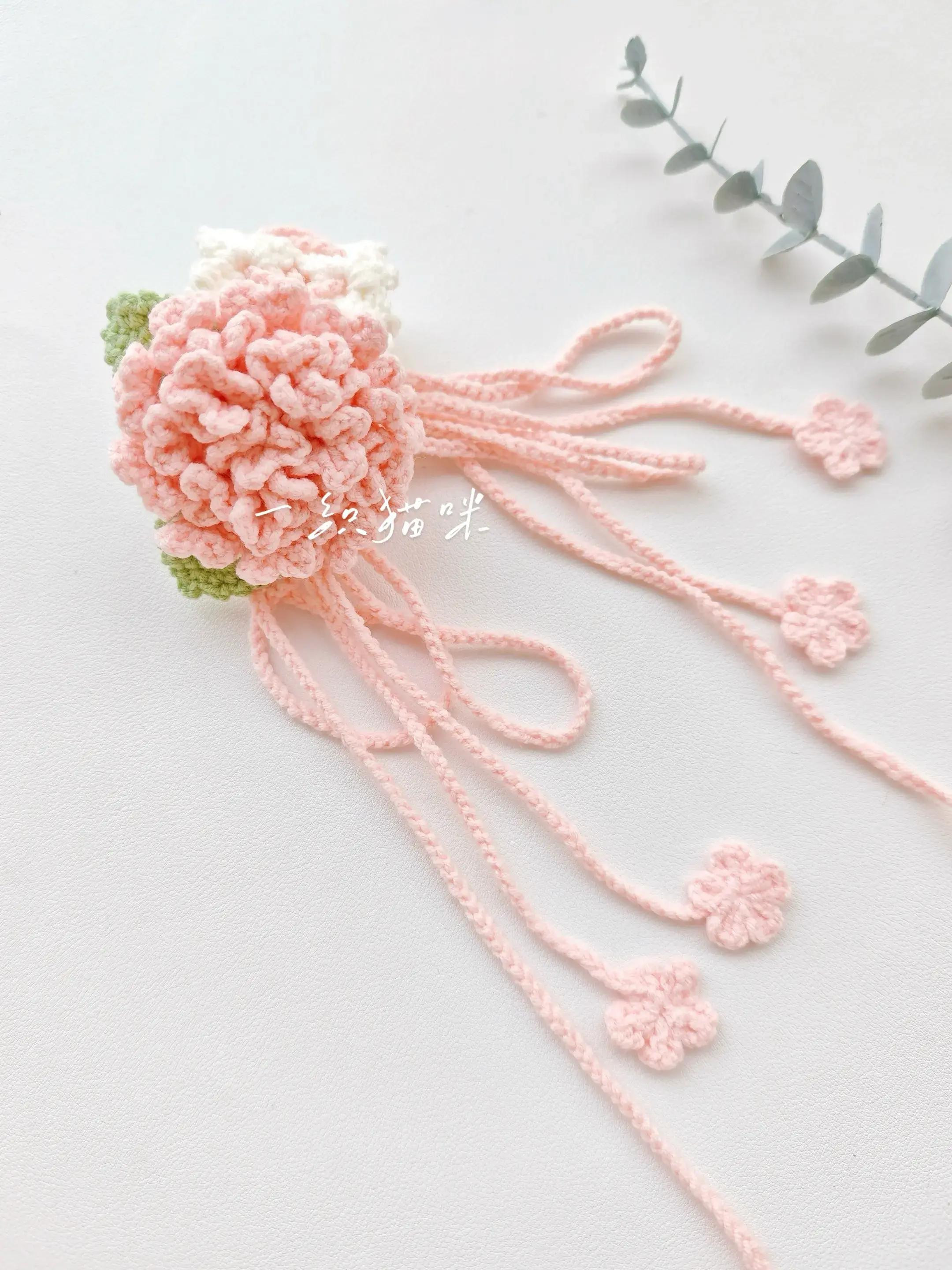 Hướng dẫn móc len: Mái tóc hoa hồng và xanh lá