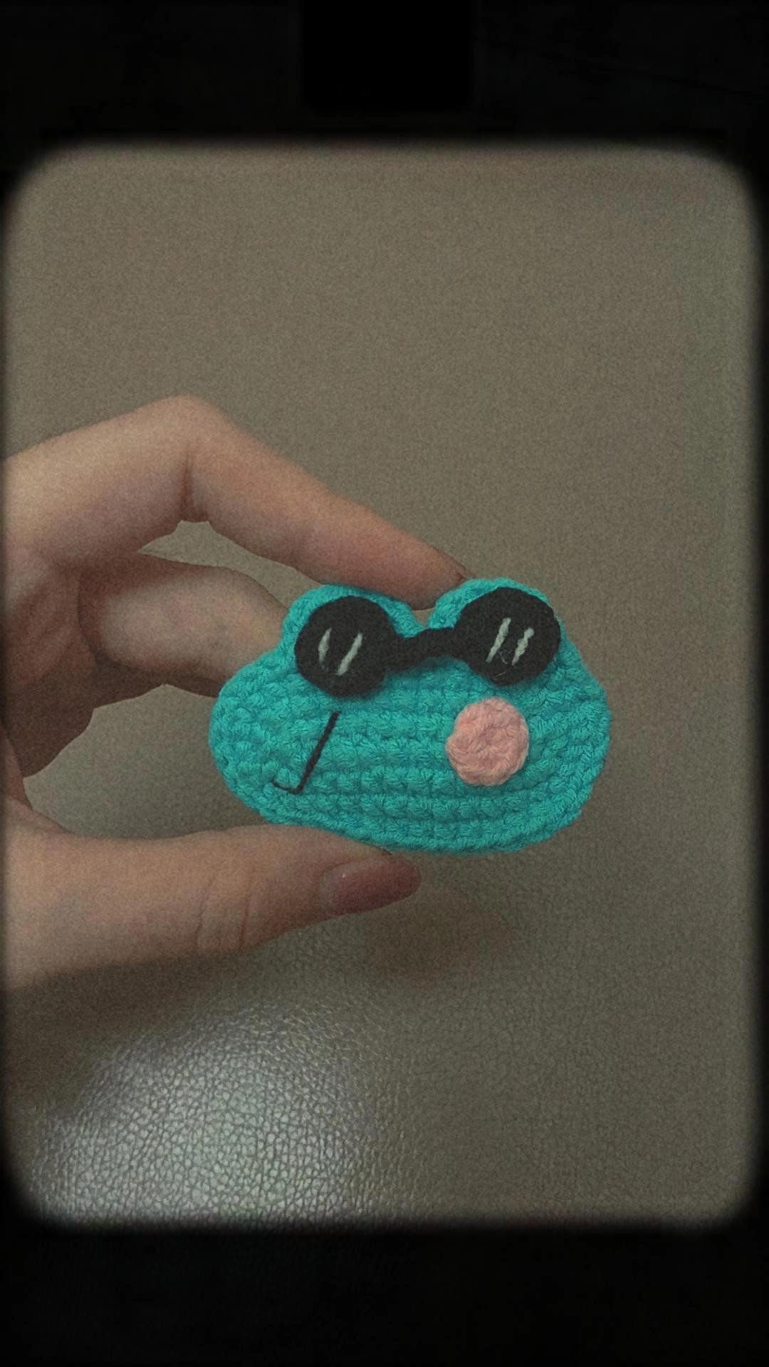 Hướng dẫn móc len mặt chuột xanh đeo kính