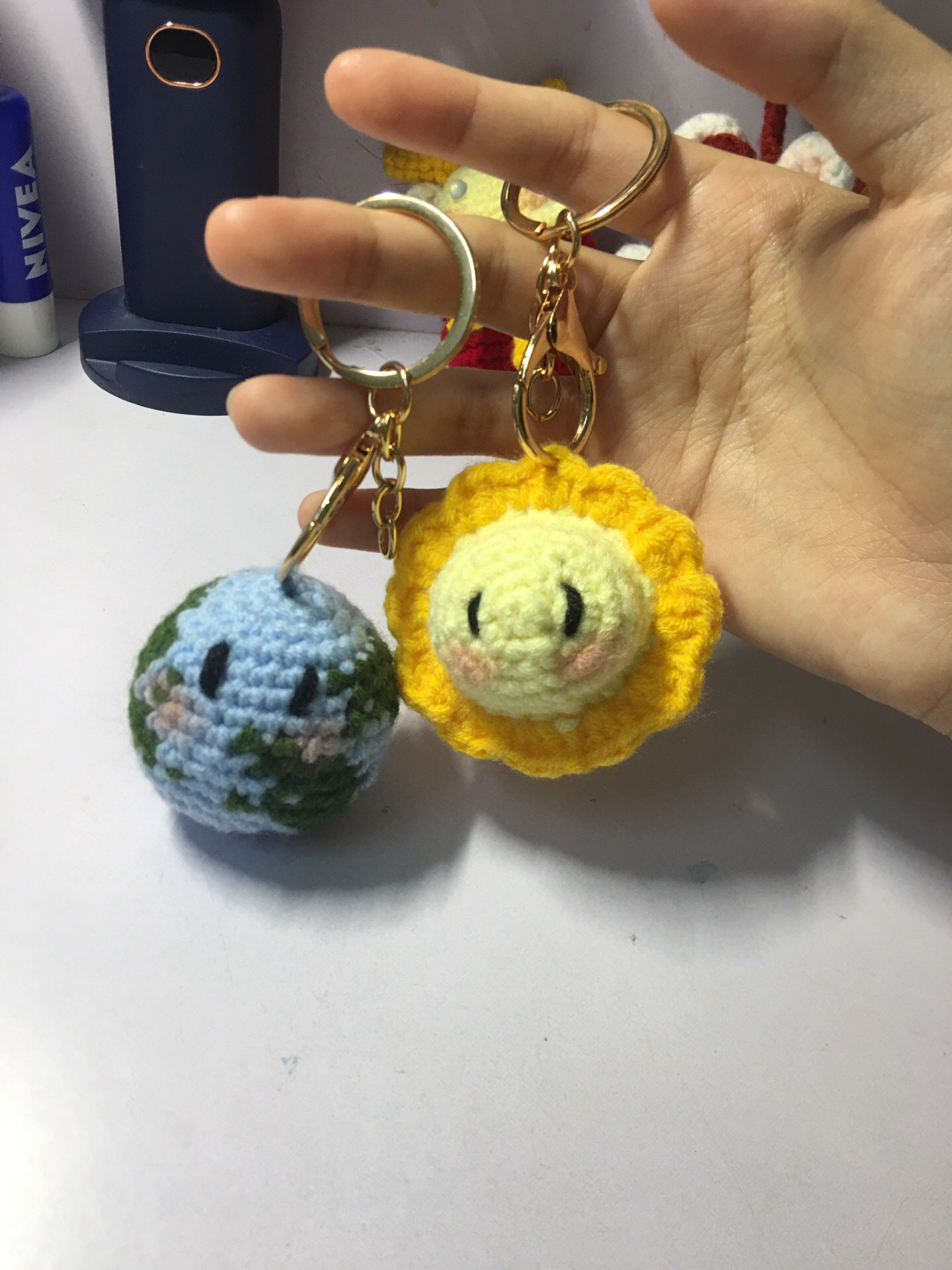 Hướng dẫn móc len Mặt trời ôm Trái đất dễ thương