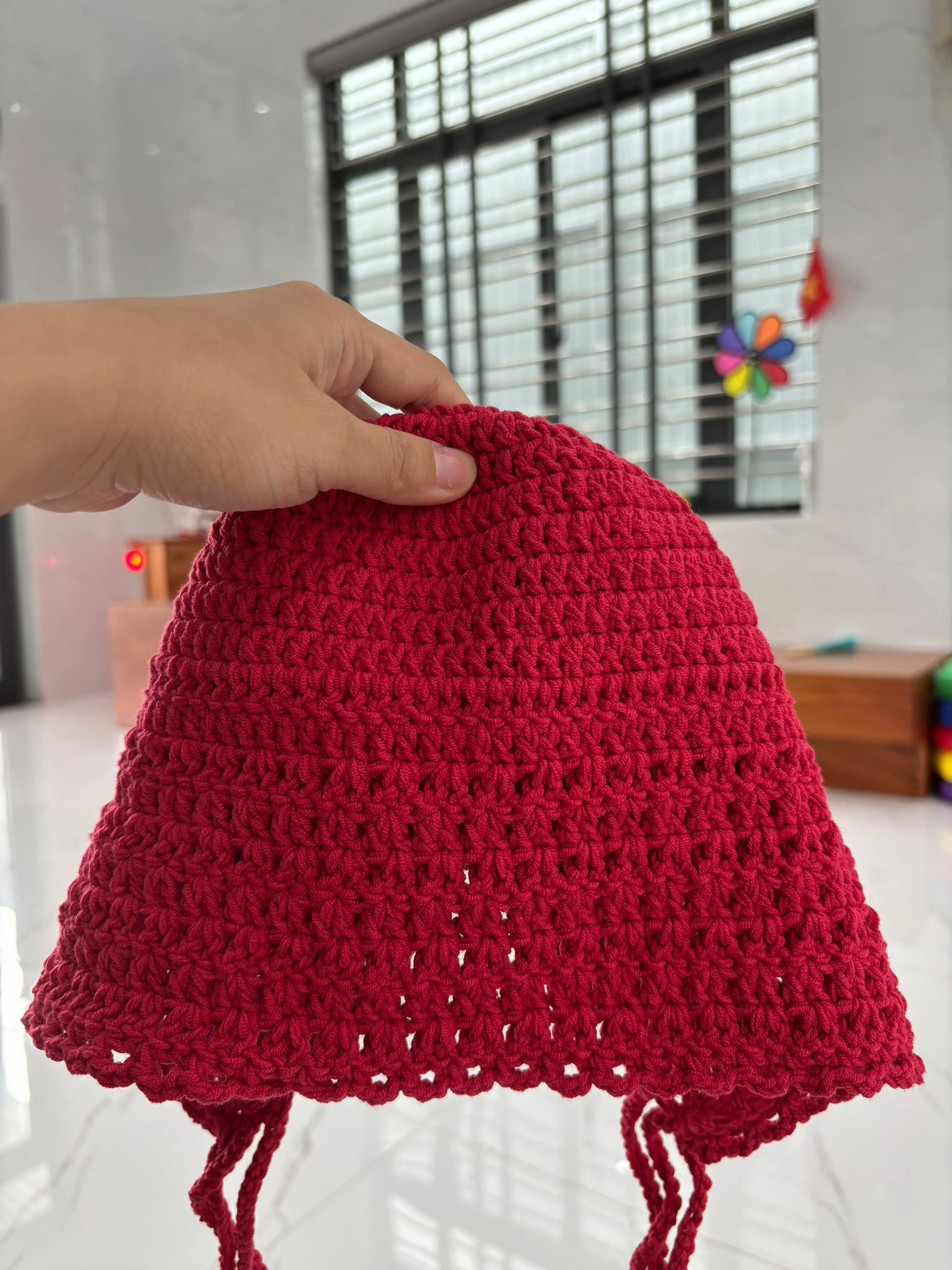 Hướng dẫn móc len nón đỏ trang trí charm giống idol Twice