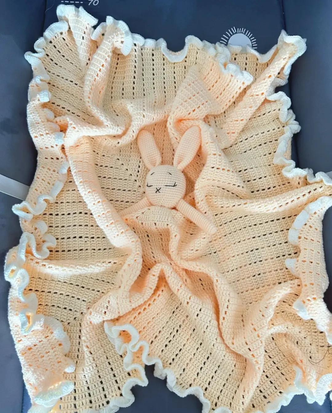 Hướng dẫn móc len thảm chân thỏ màu kem viền xù