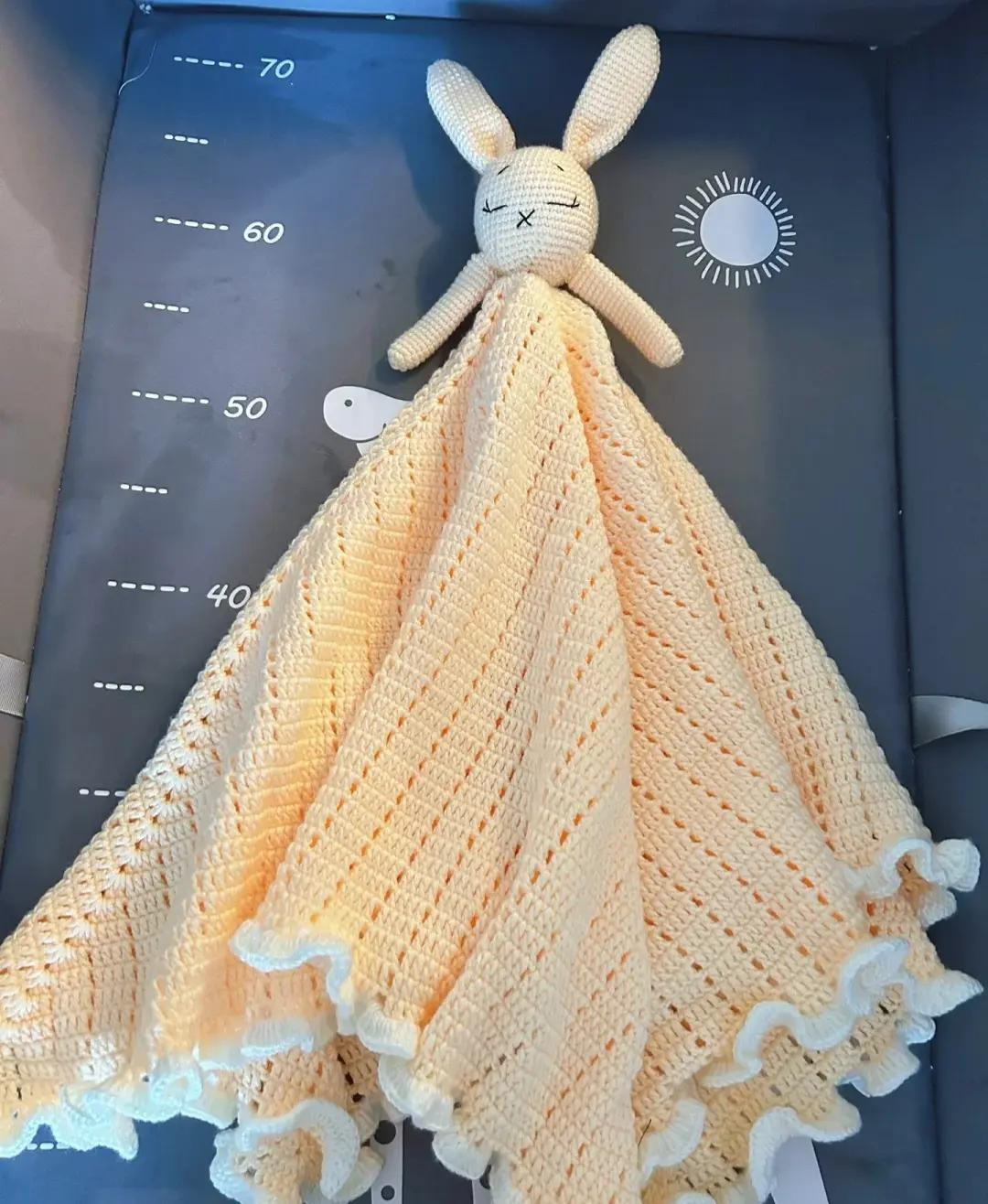 Hướng dẫn móc len thảm chân thỏ màu kem viền xù