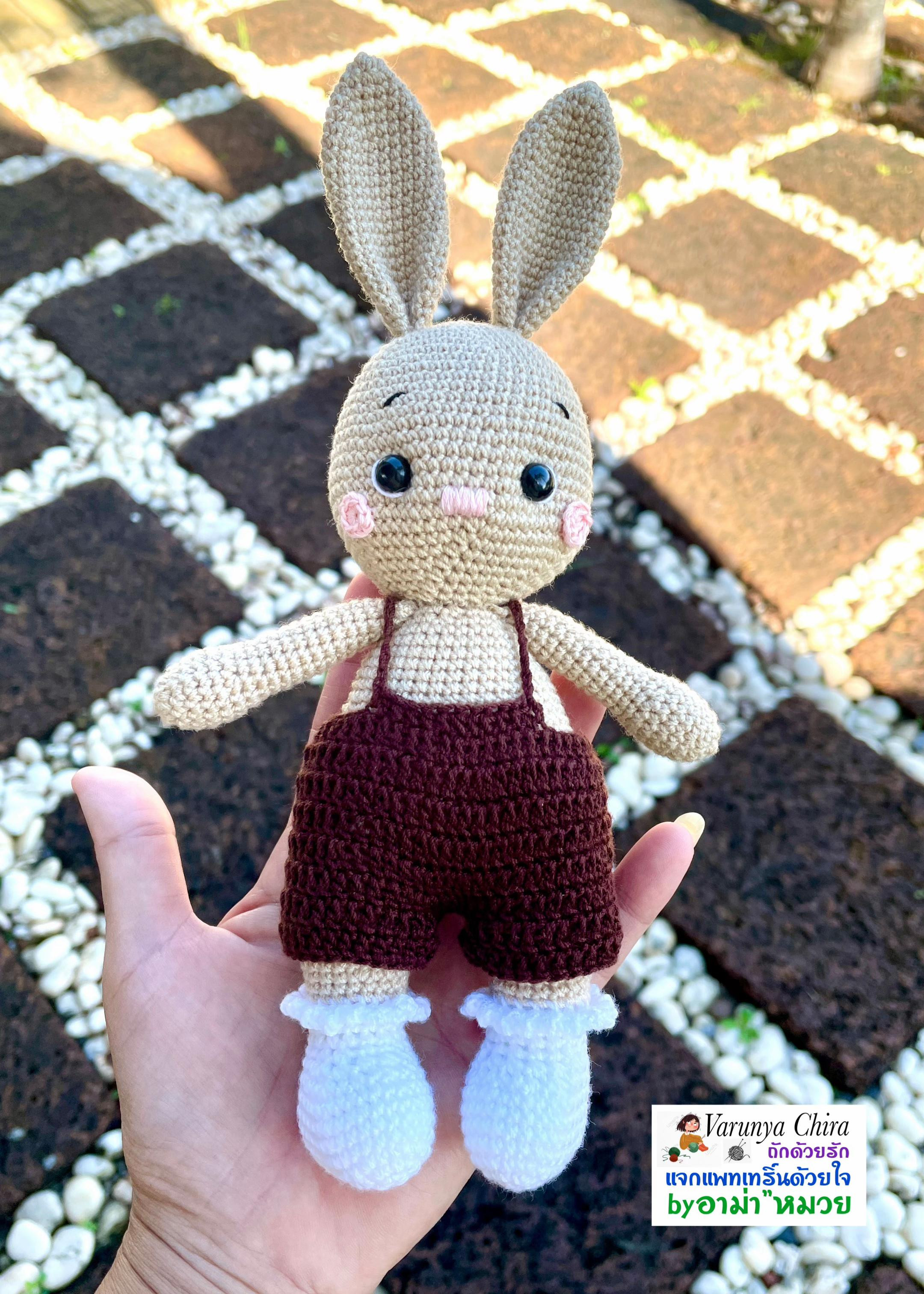 Hướng dẫn móc len thỏ mặc quần tuxedo màu nâu