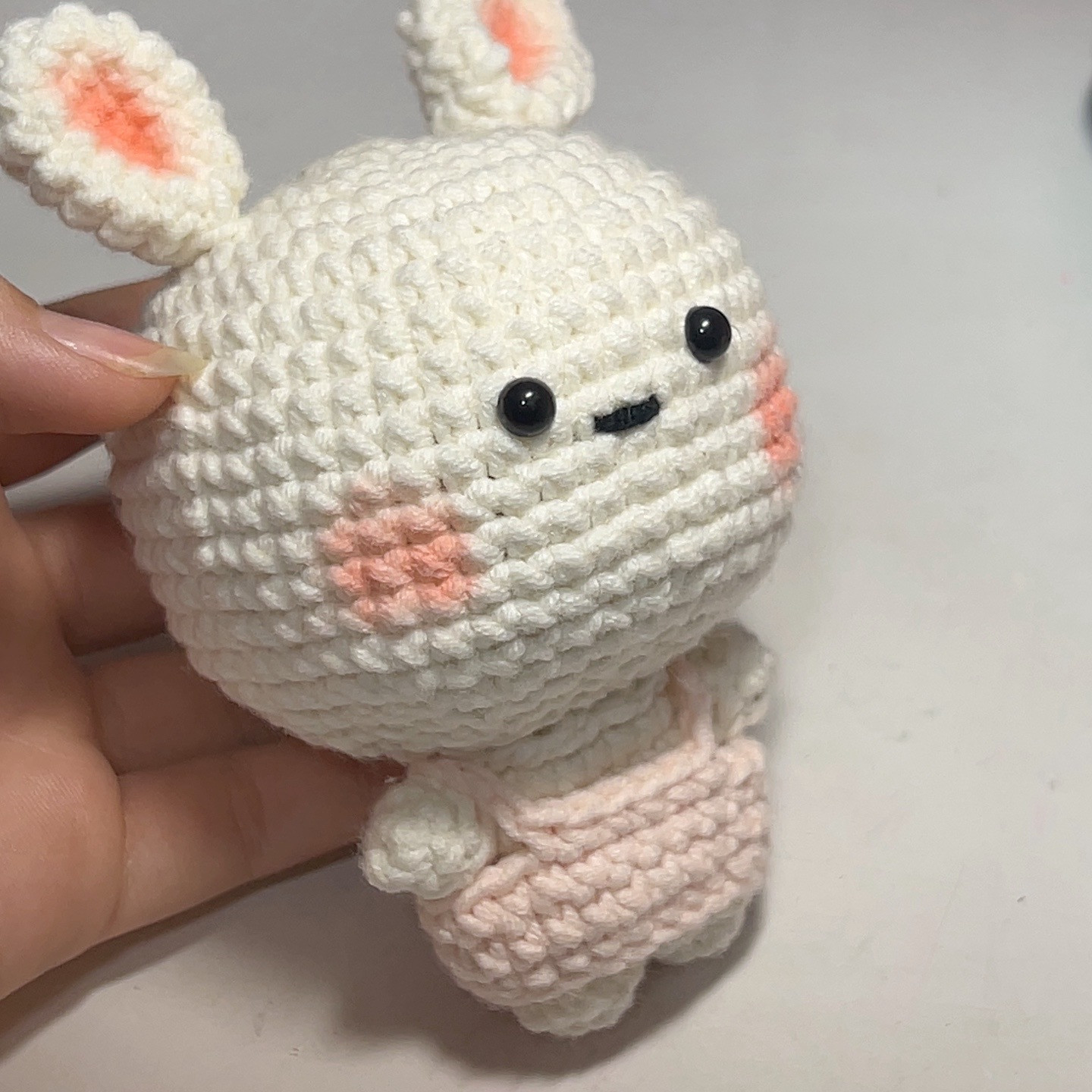 Hướng dẫn móc len thỏ mặc váy trắng hồng dễ thương