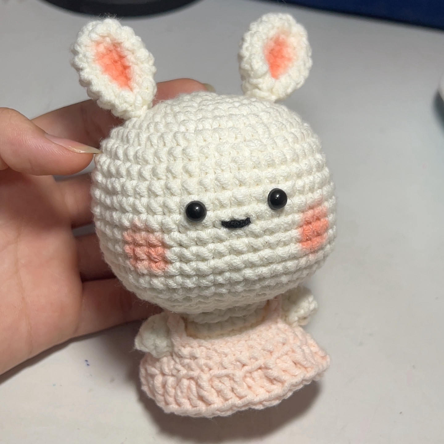 Hướng dẫn móc len thỏ mặc váy trắng hồng dễ thương