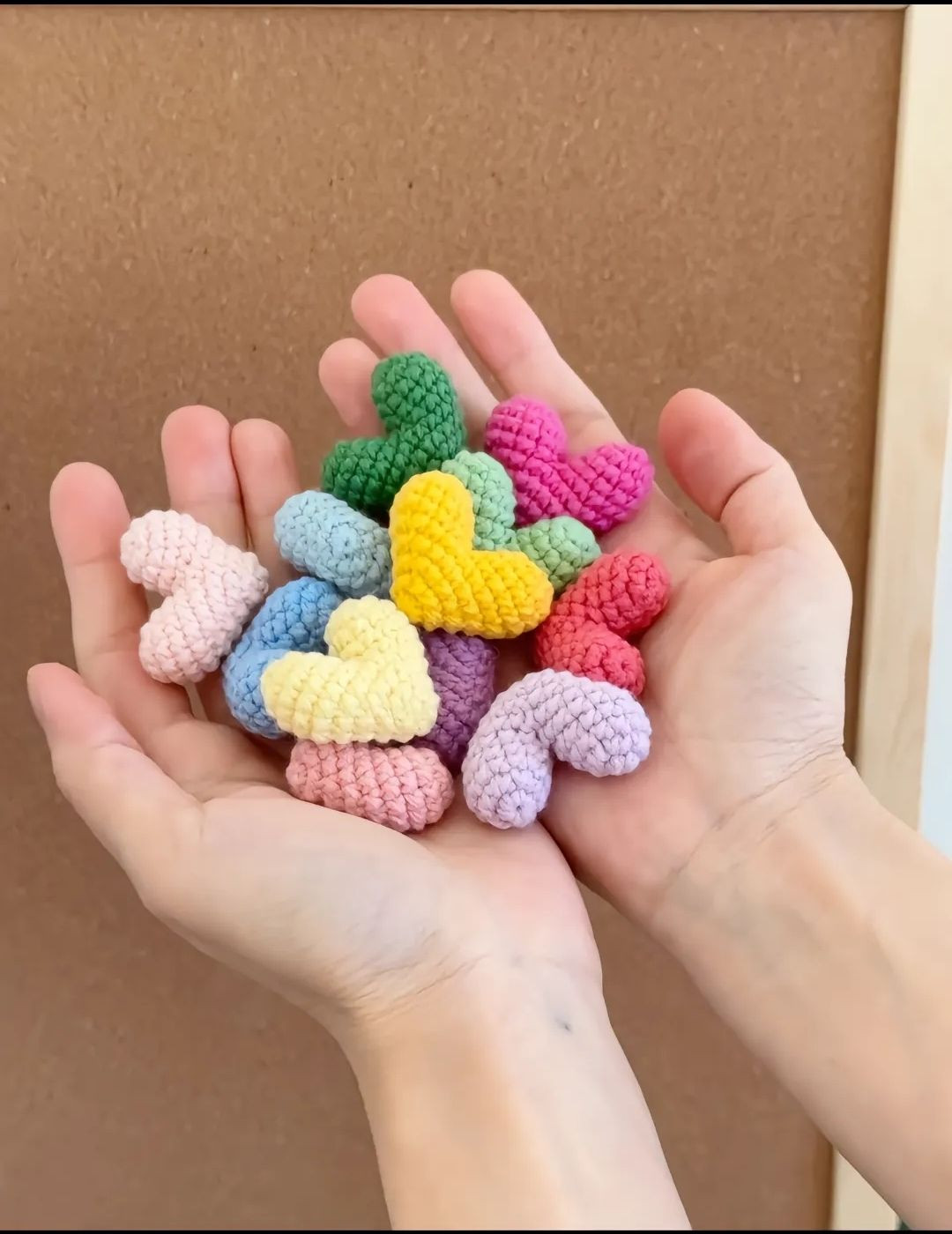 Hướng dẫn móc len trái tim nhiều màu sắc