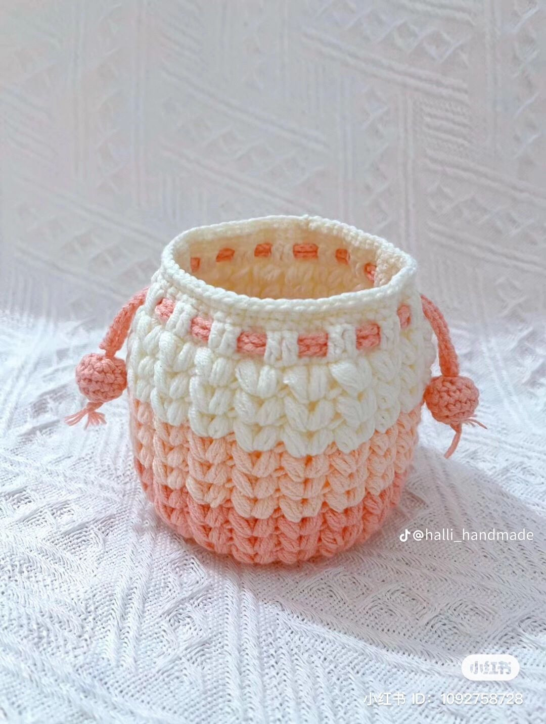 Hướng dẫn móc len túi rút hình tròn màu hồng và trắng