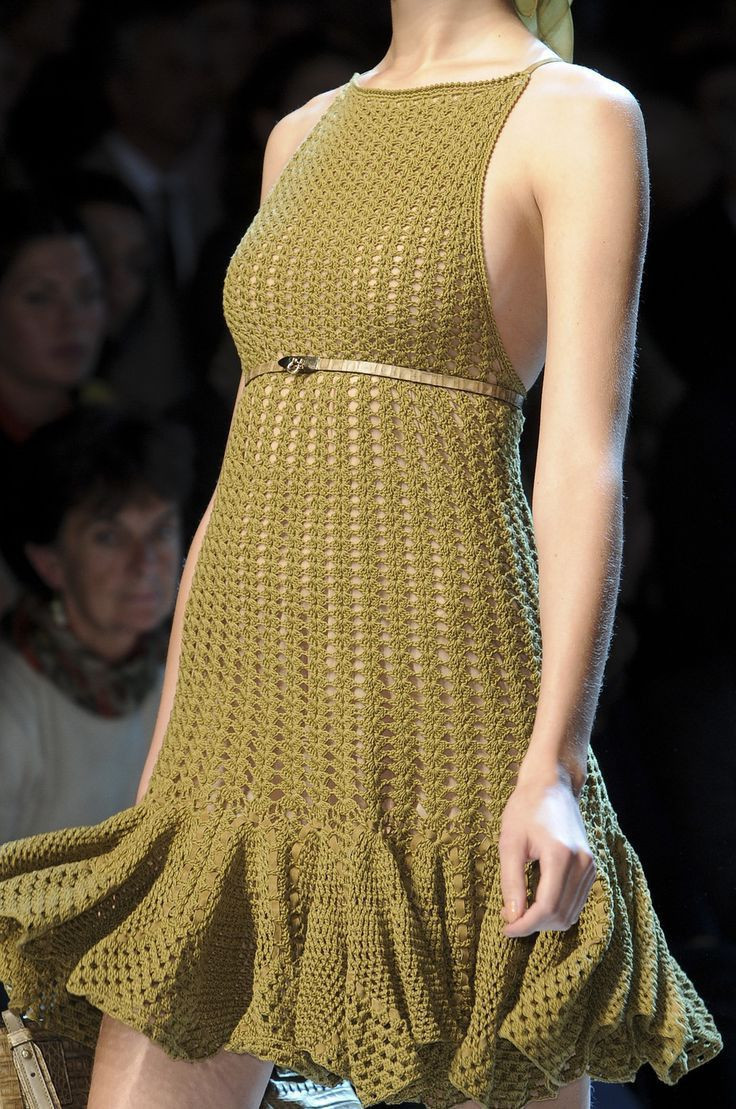 Hướng dẫn móc len váy Salvatore Ferragamo màu vàng