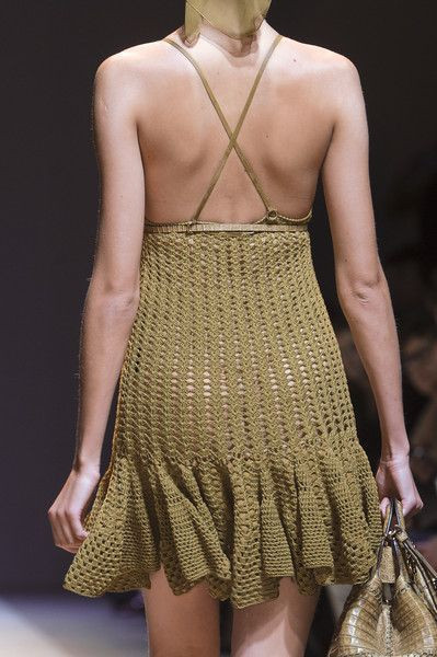 Hướng dẫn móc len váy Salvatore Ferragamo màu vàng