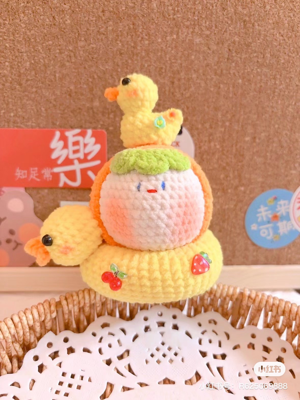 Hướng dẫn móc len vịt con trên phao bơi và đào