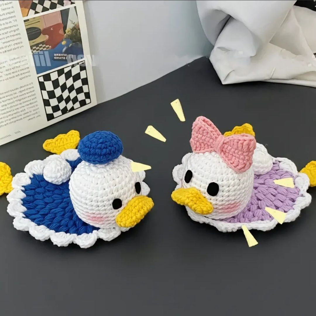 Hướng dẫn móc len vịt Donald và Daisy nằm