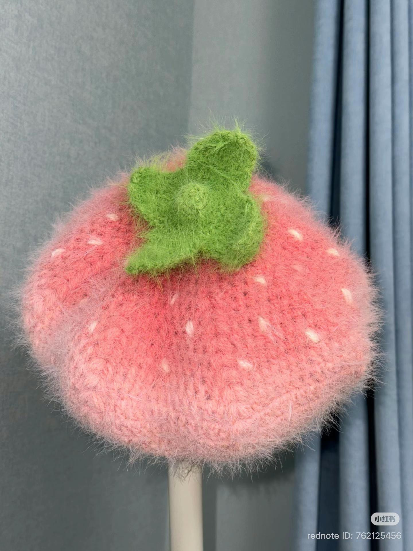 Hướng dẫn móc mũ len lông vũ hình trái dâu tây dễ thương