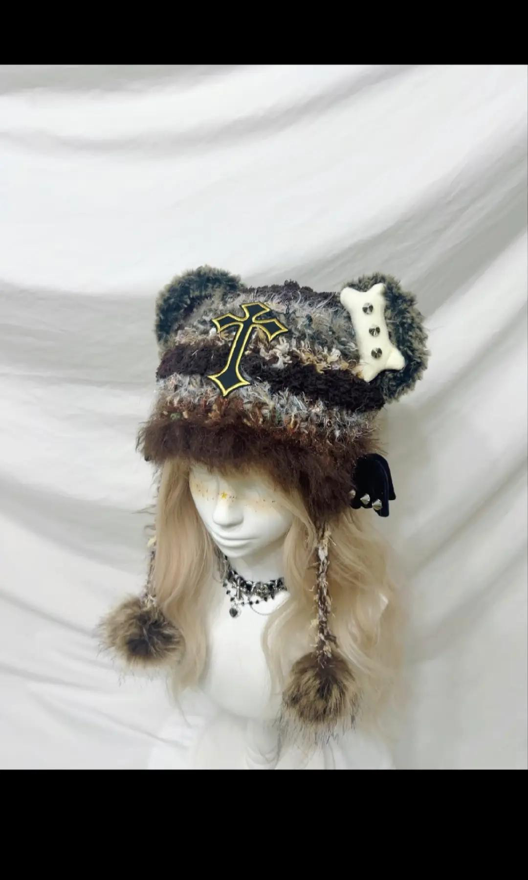 Hướng dẫn móc mũ tai gấu nhỏ sần, đính huy hiệu và lông