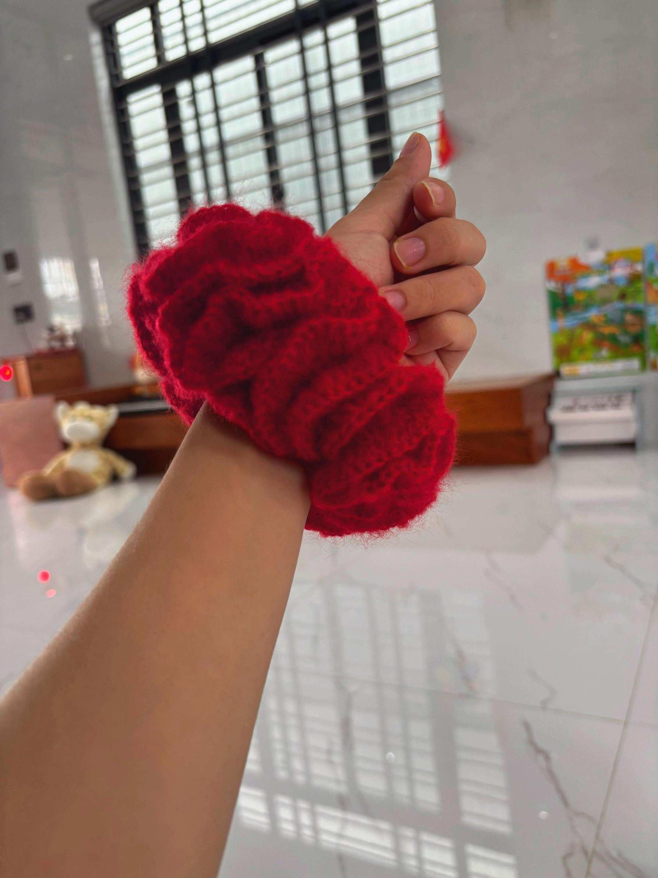 Hướng dẫn móc scrunchies hoa hồng màu đỏ bằng len mohair