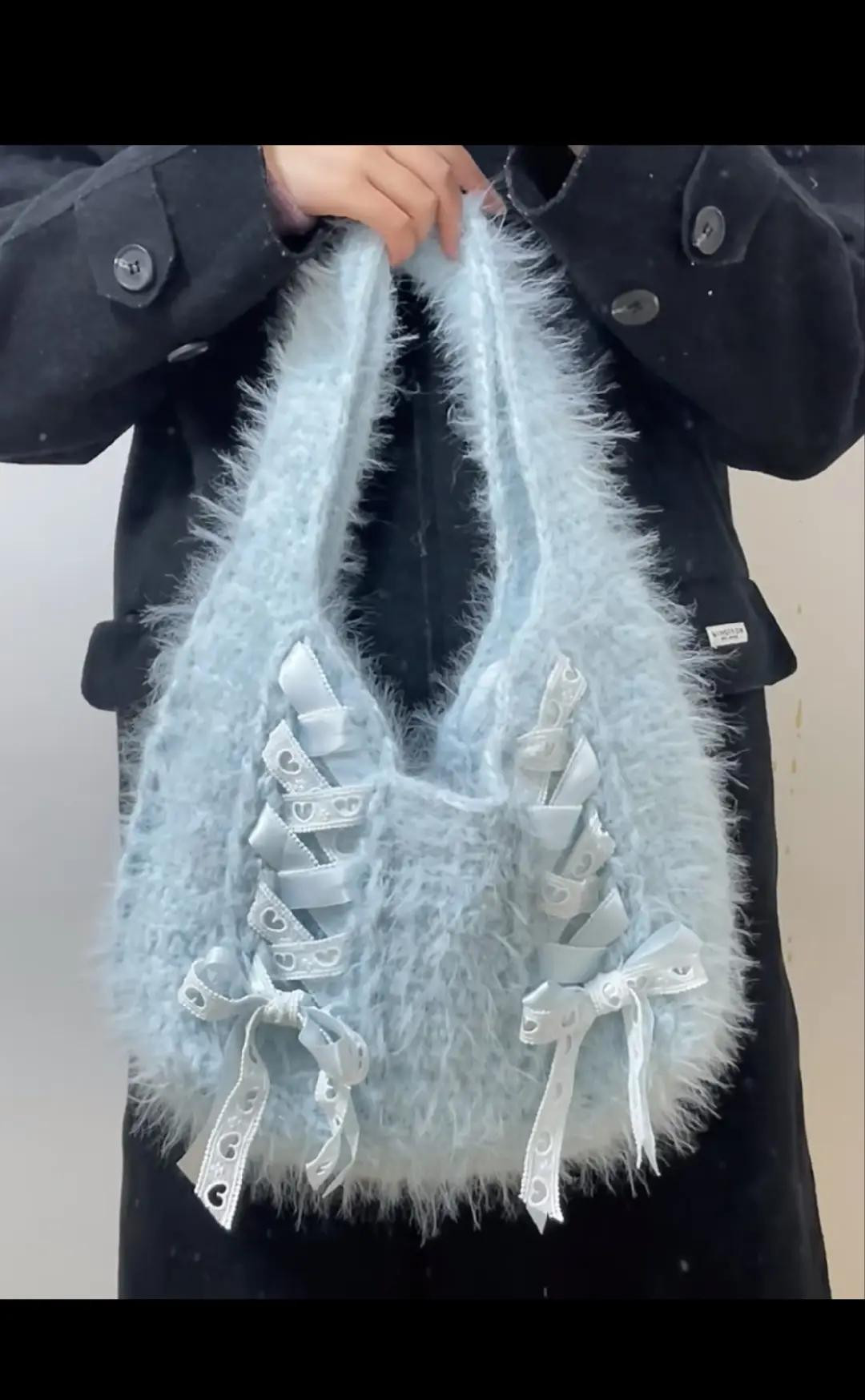 Hướng dẫn móc túi Ballet màu xanh lông vũ đính nơ