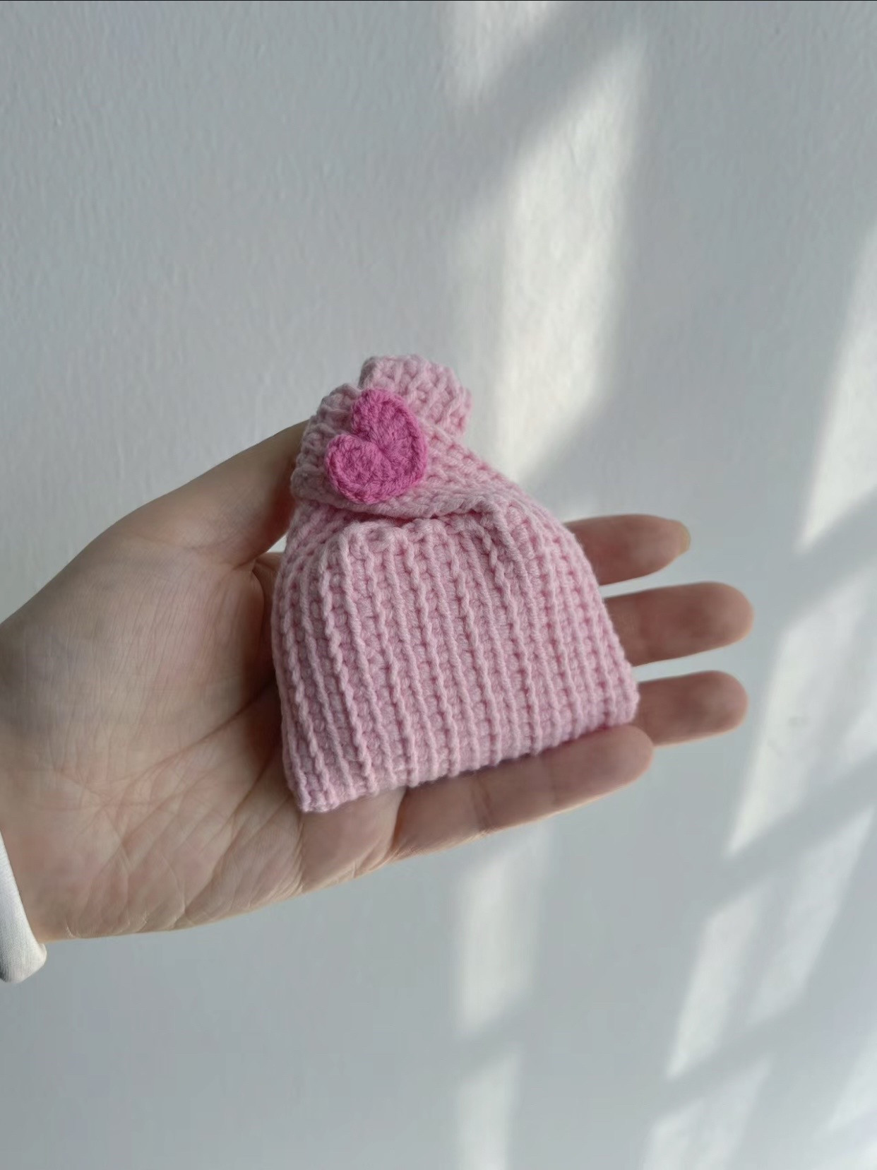 Hướng dẫn móc túi case AirPods màu hồng sọc dọc