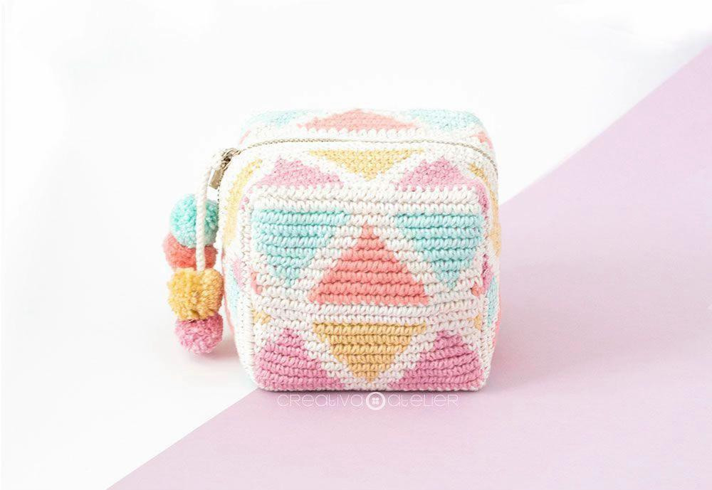 Hướng dẫn móc túi hình hộp màu kẹo ngọt với họa tiết tam giác và tua rua