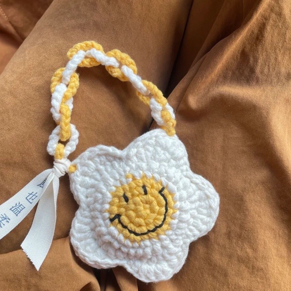 Hướng dẫn móc túi hoa mặt cười dễ thương màu vàng trắng