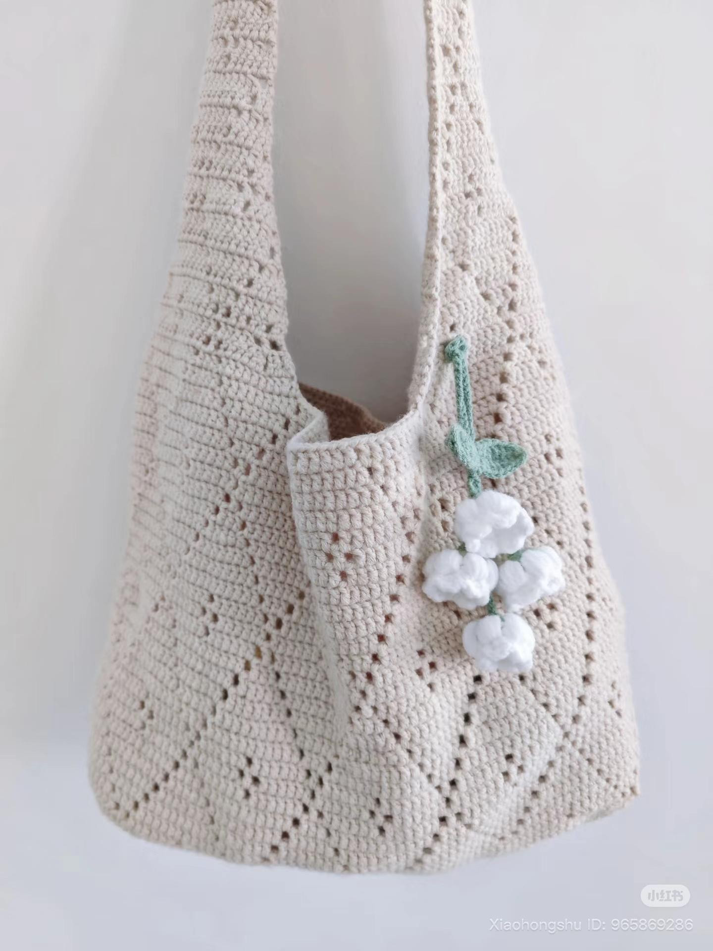 Hướng dẫn móc túi tote len màu kem họa tiết hoa trắng