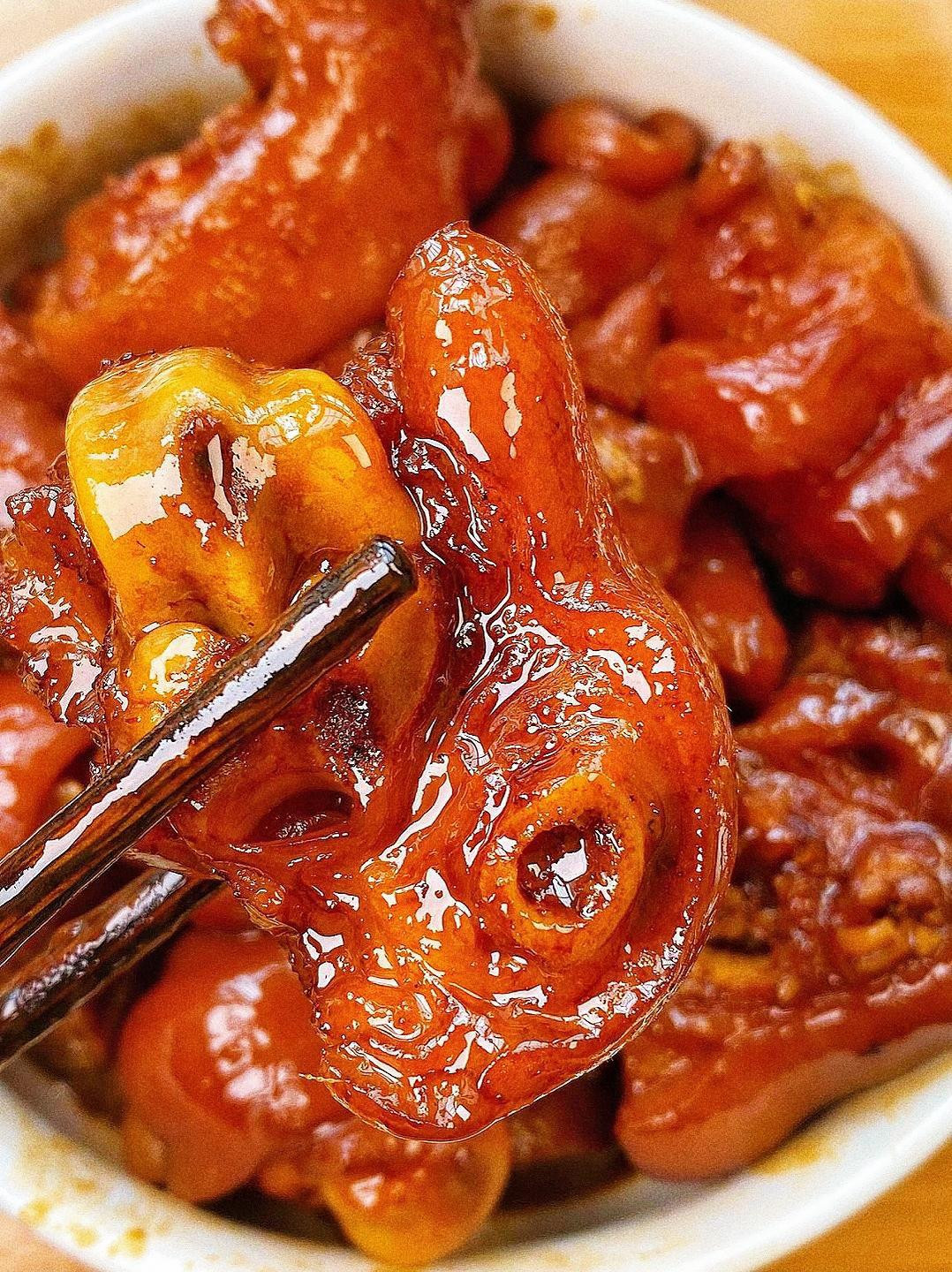 Hướng dẫn nấu chân giò kho nước tương đậm đà, mềm nhừ và thơm ngon