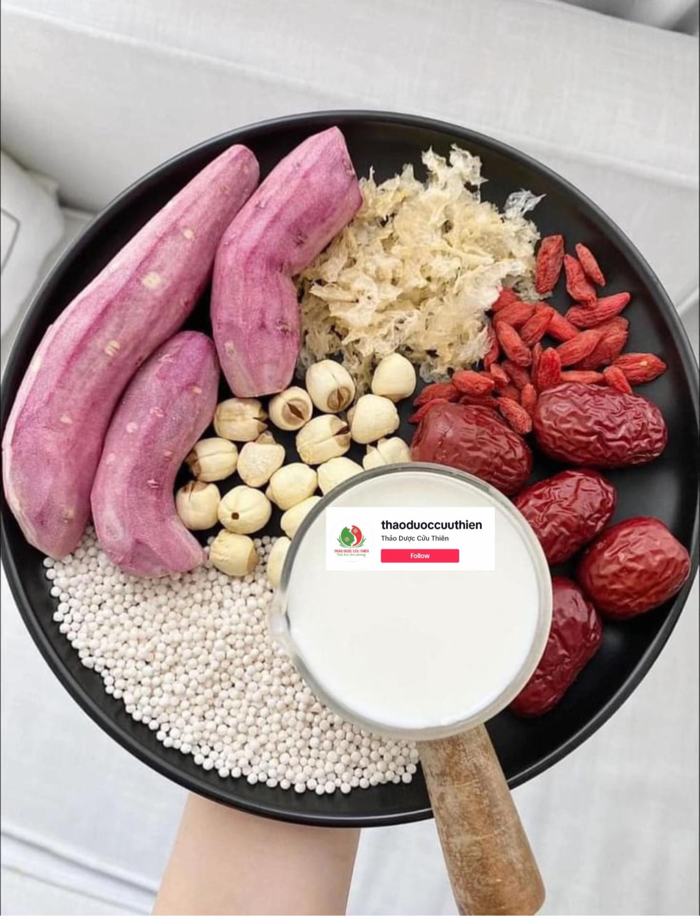 Hướng dẫn nấu chè khoai lang tím, hạt sen, táo đỏ và nấm tuyết với nước cốt dừa thơm ngon