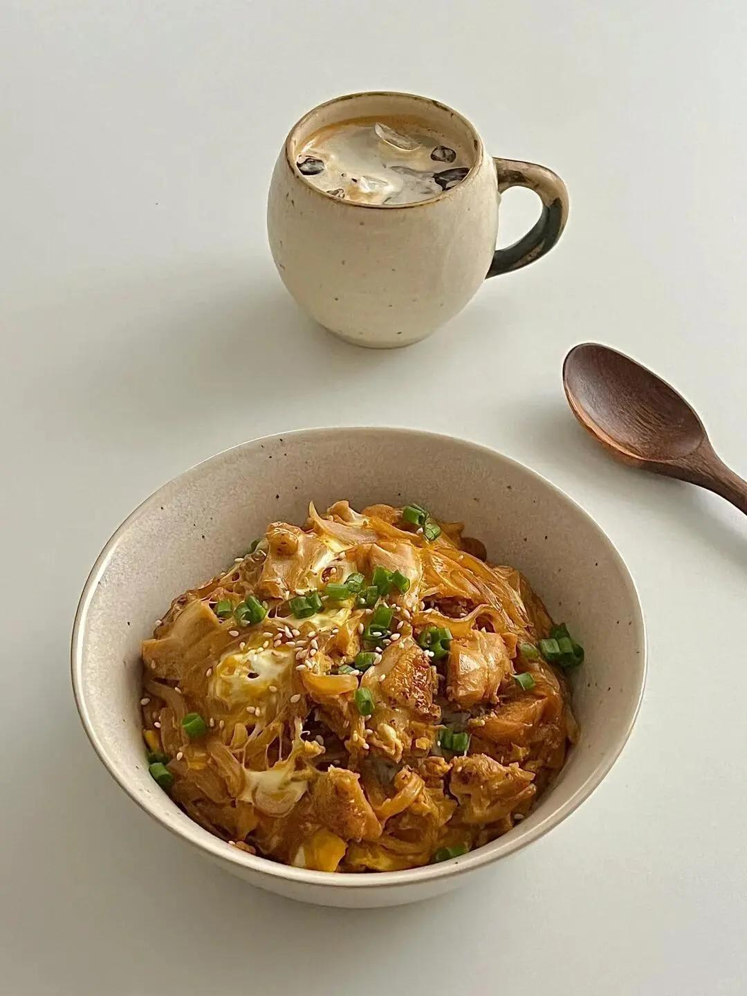 Hướng dẫn nấu cơm gà sốt trứng hành tây đơn giản, ngon miệng