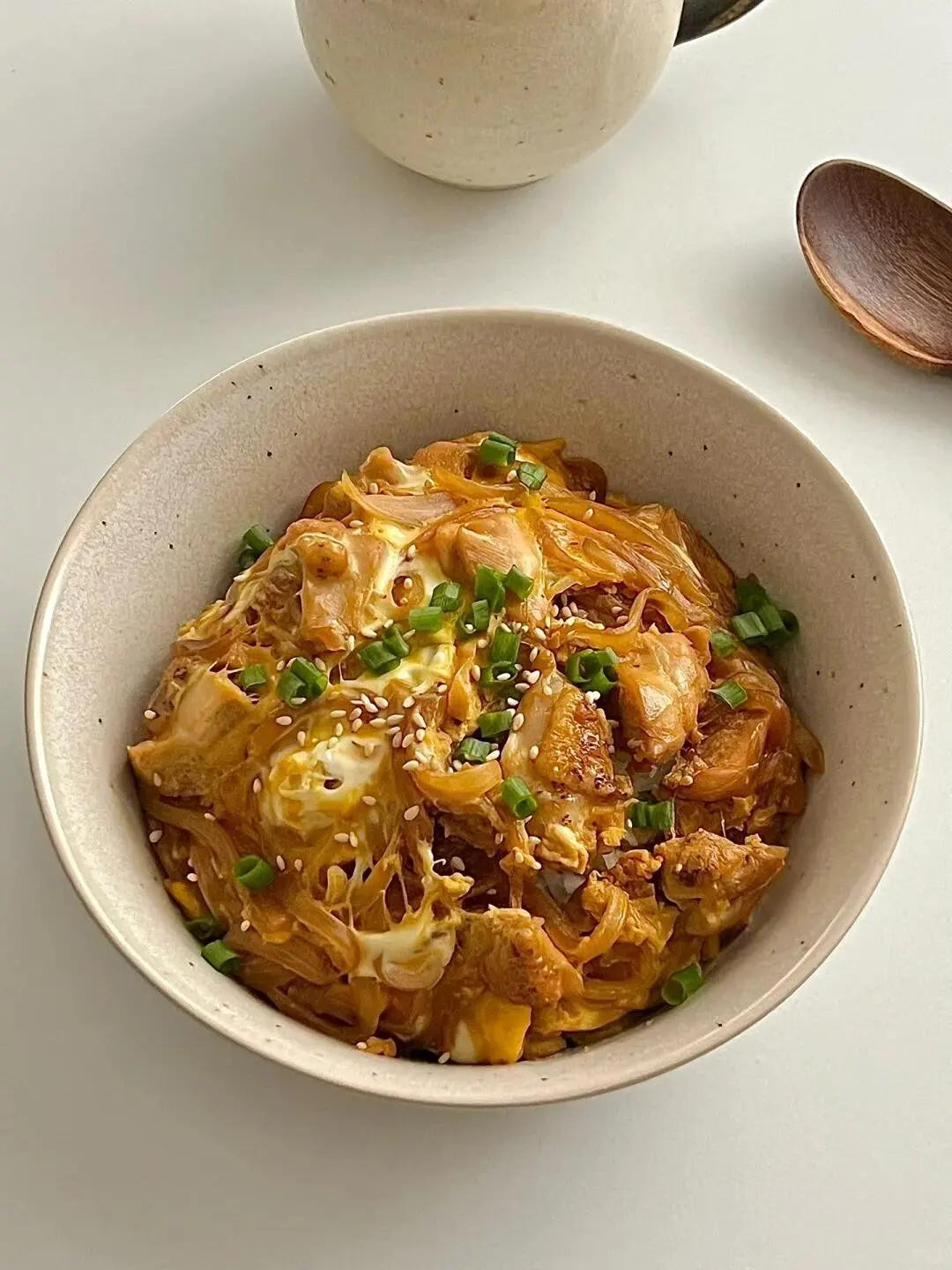 Hướng dẫn nấu cơm gà sốt trứng hành tây đơn giản, ngon miệng