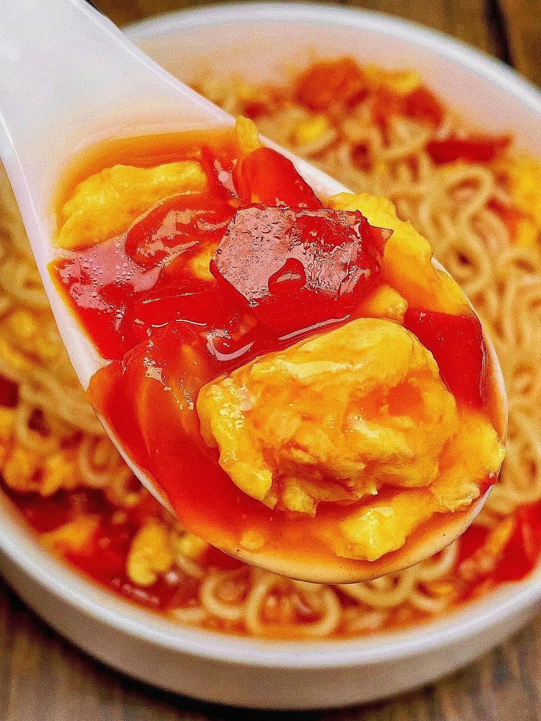 Hướng dẫn nấu mì ăn liền sốt cà chua trứng đơn giản, ngon miệng tại nhà