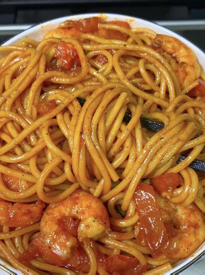 Hướng dẫn nấu mì tôm cà chua sốt cay đơn giản, ngon miệng tại nhà