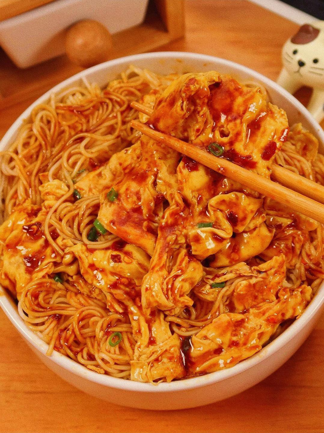 Hướng dẫn nấu mì trứng sốt ớt cay ngon tuyệt, cách làm đơn giản tại nhà