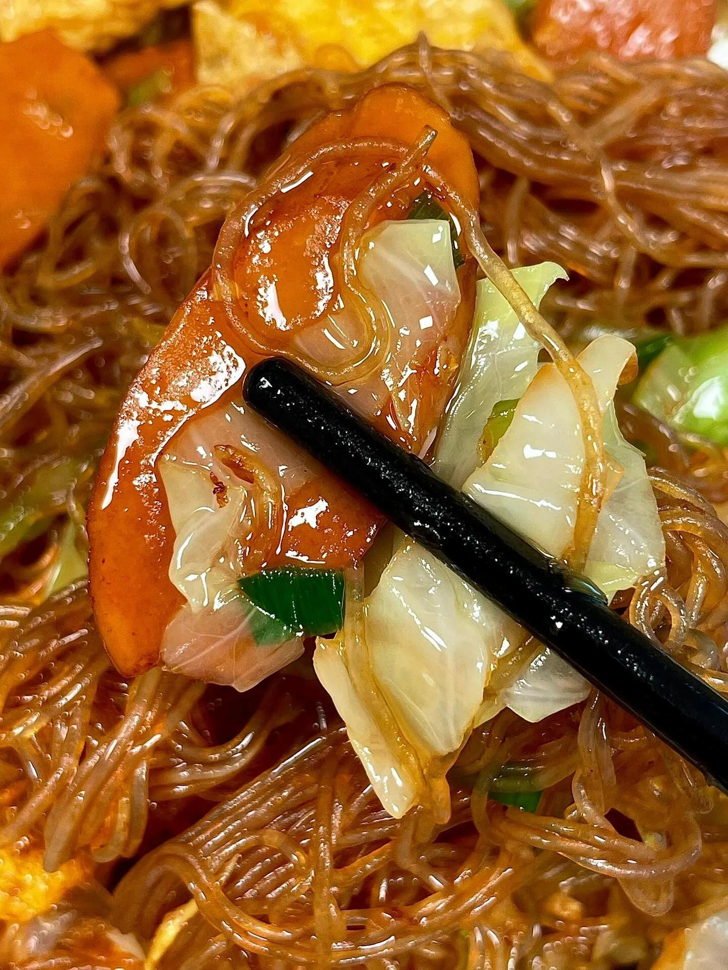 Hướng dẫn nấu món miến xào xúc xích trứng và bắp cải thơm ngon