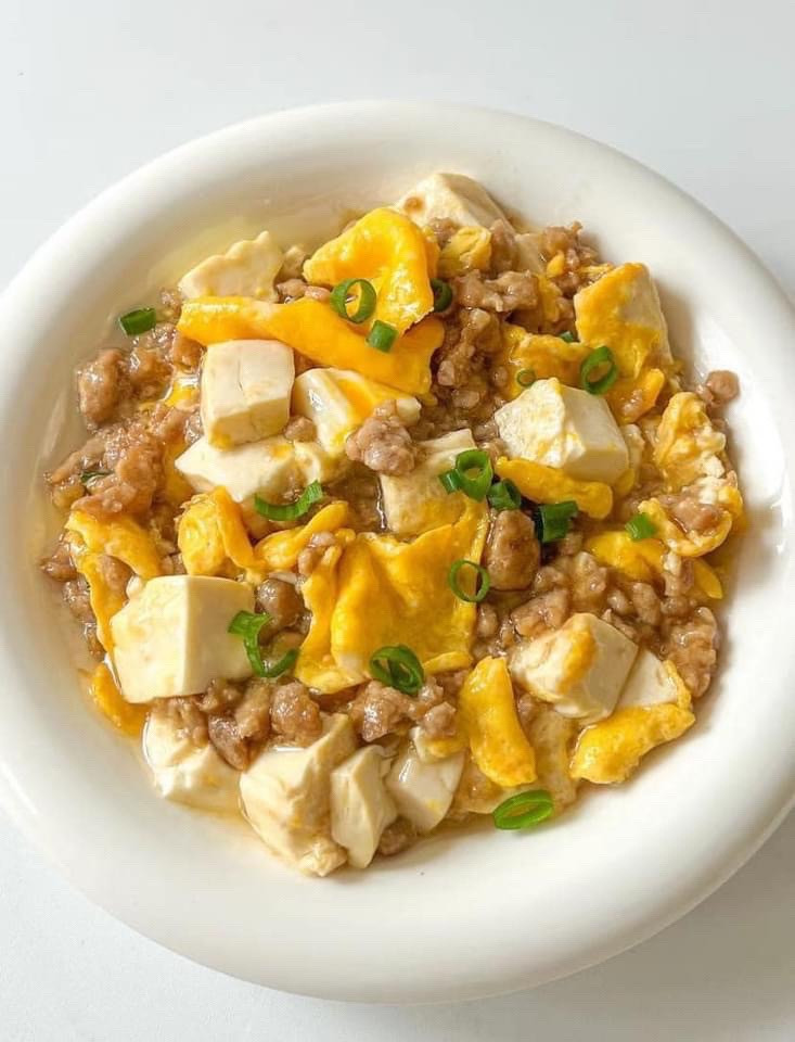 Hướng dẫn nấu món thịt băm xào đậu phụ trứng, cơm trắng