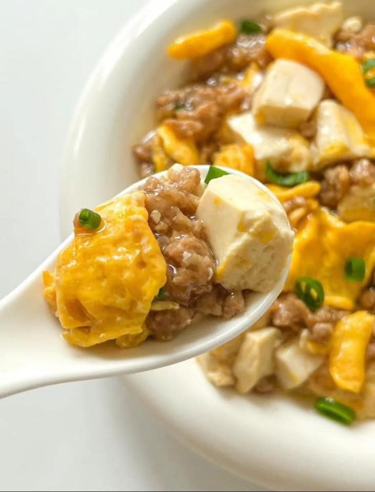 Hướng dẫn nấu món thịt băm xào đậu phụ trứng, cơm trắng