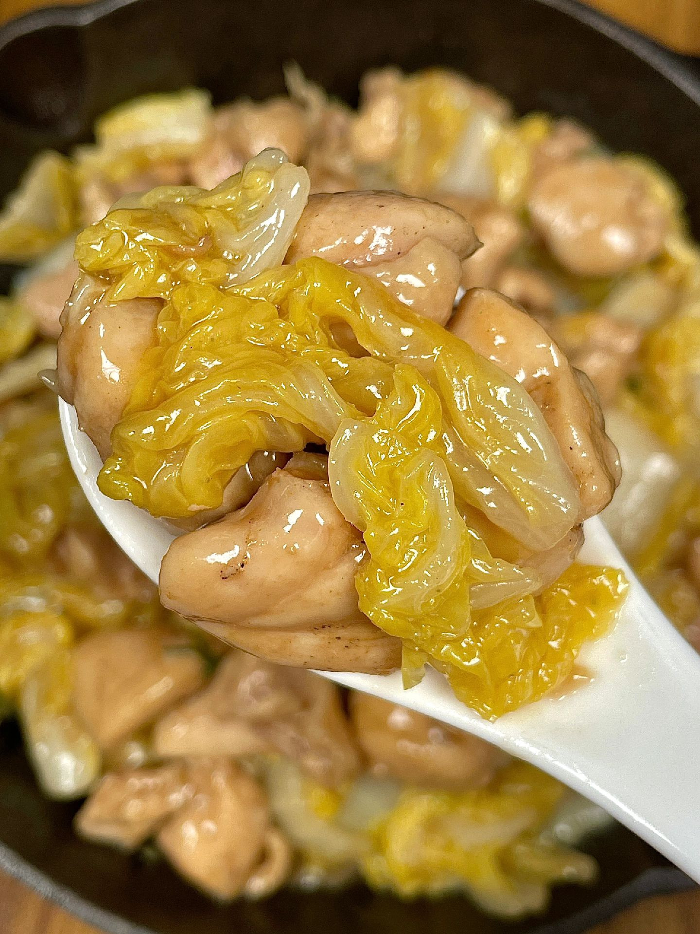 Hướng dẫn nấu món thịt gà xào bắp cải ngon tuyệt, ăn kèm cơm trắng