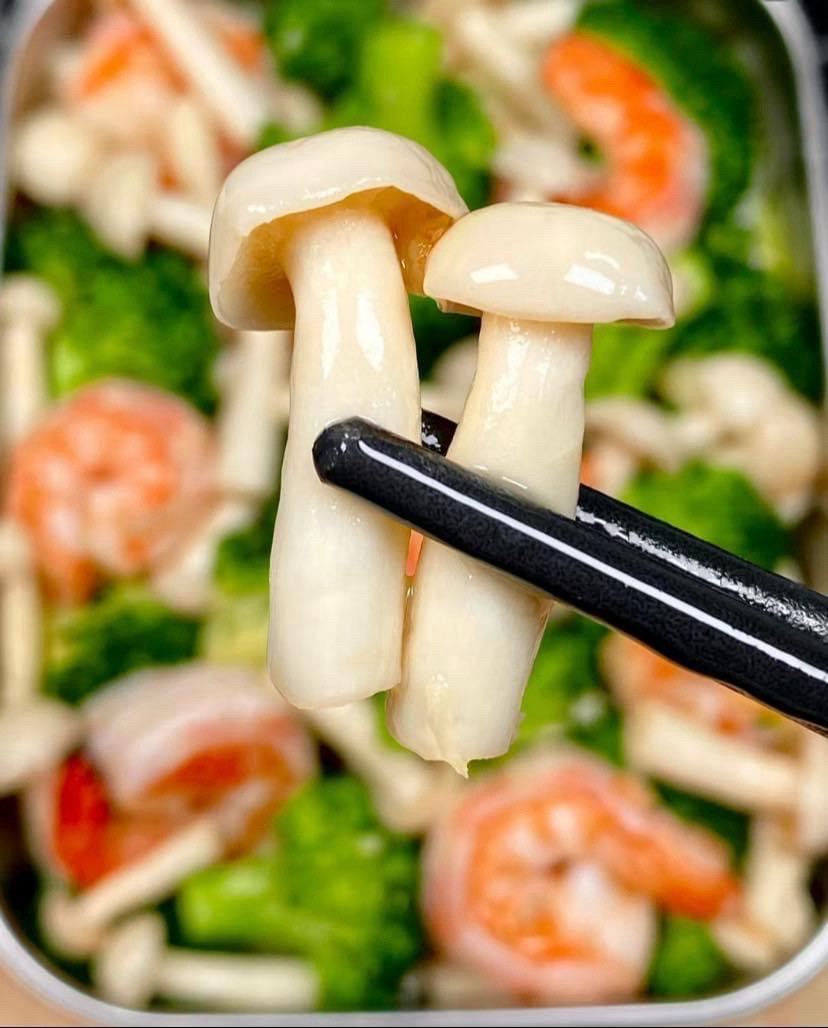 Hướng dẫn nấu món tôm xào nấm hải sản và bông cải xanh sốt dầu hào