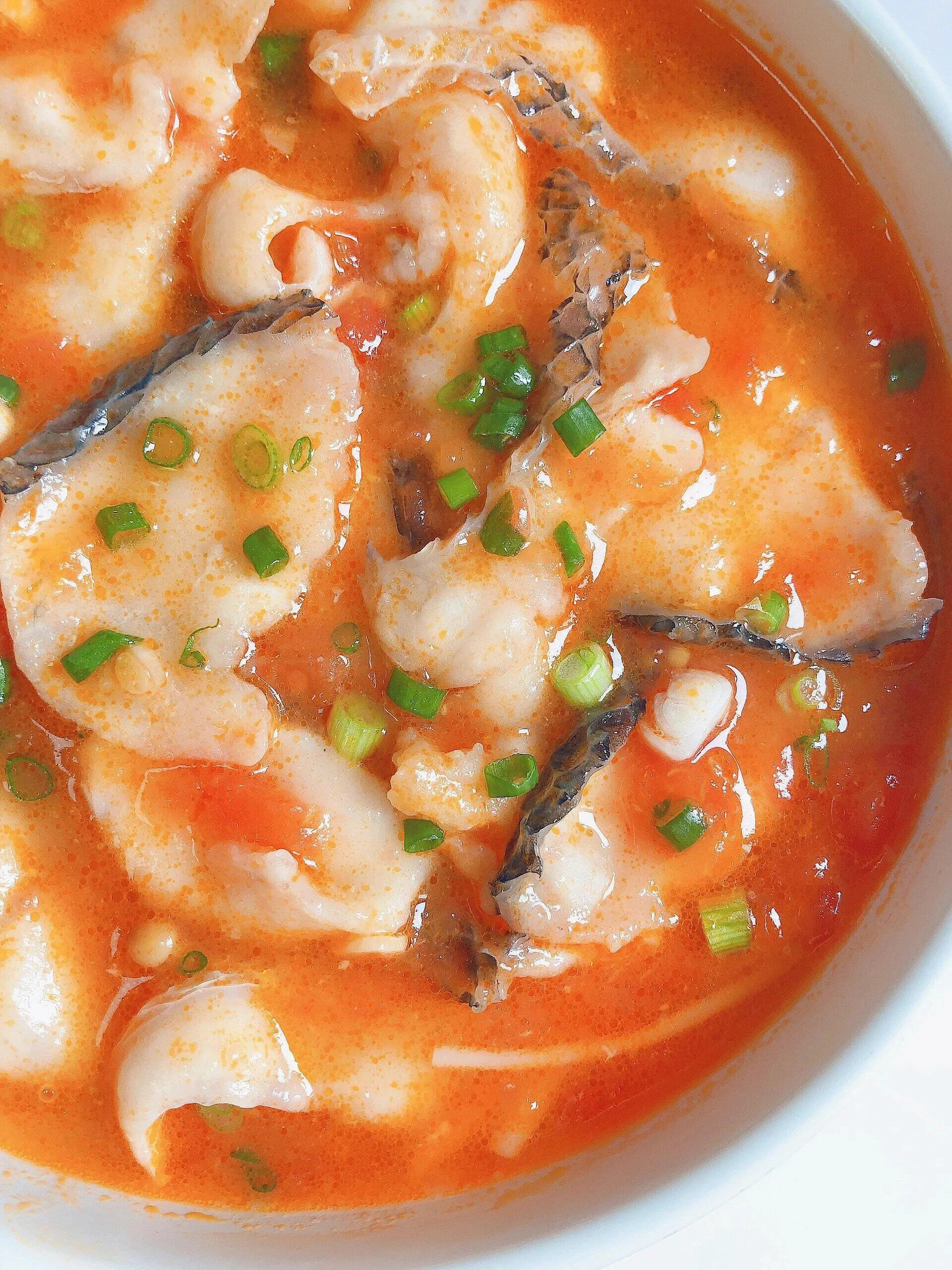 Hướng dẫn nấu Soup cá phi lê cà chua nấm kim châm