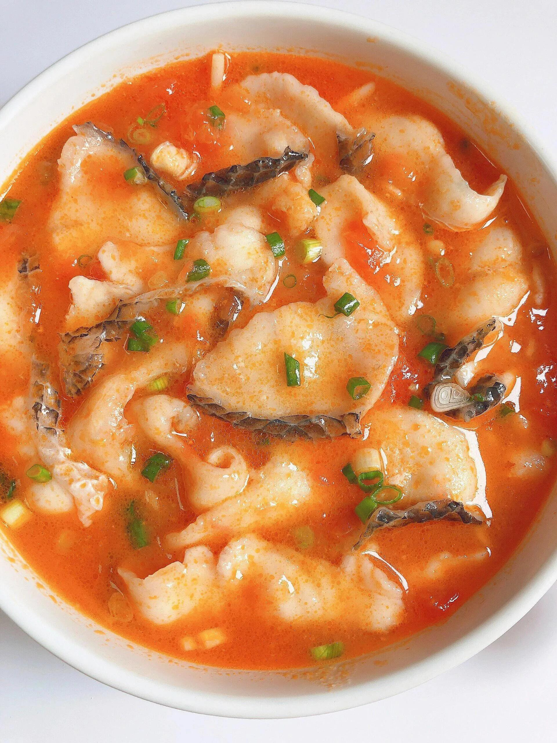 Hướng dẫn nấu Soup cá phi lê cà chua nấm kim châm