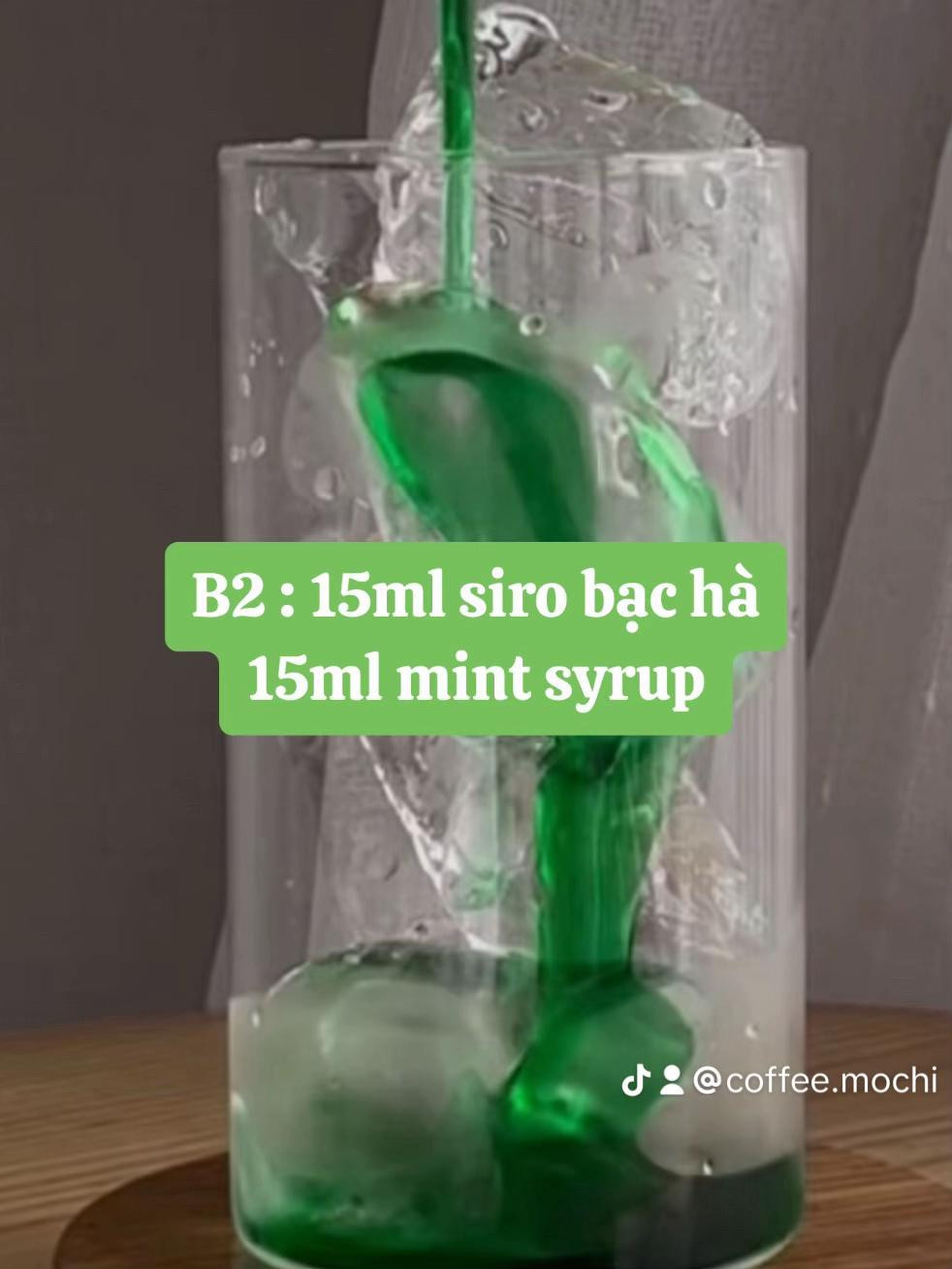 Hướng dẫn pha chế Cà phê Bạc hà: Đá full ly, siro bạc hà, sữa tươi và cốt cafe