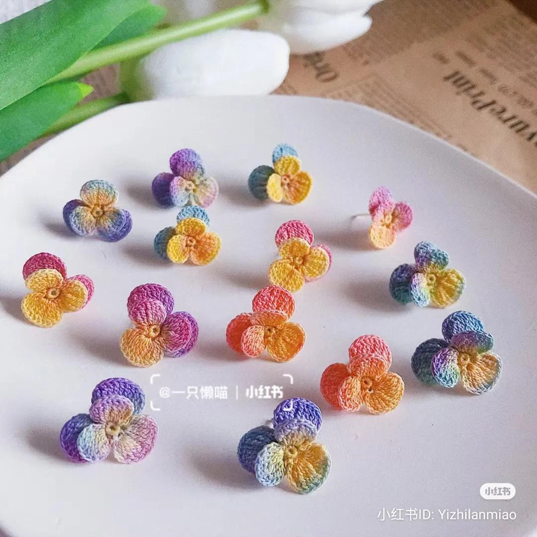 Integrated Three-Color Violet Crochet Pattern Chart