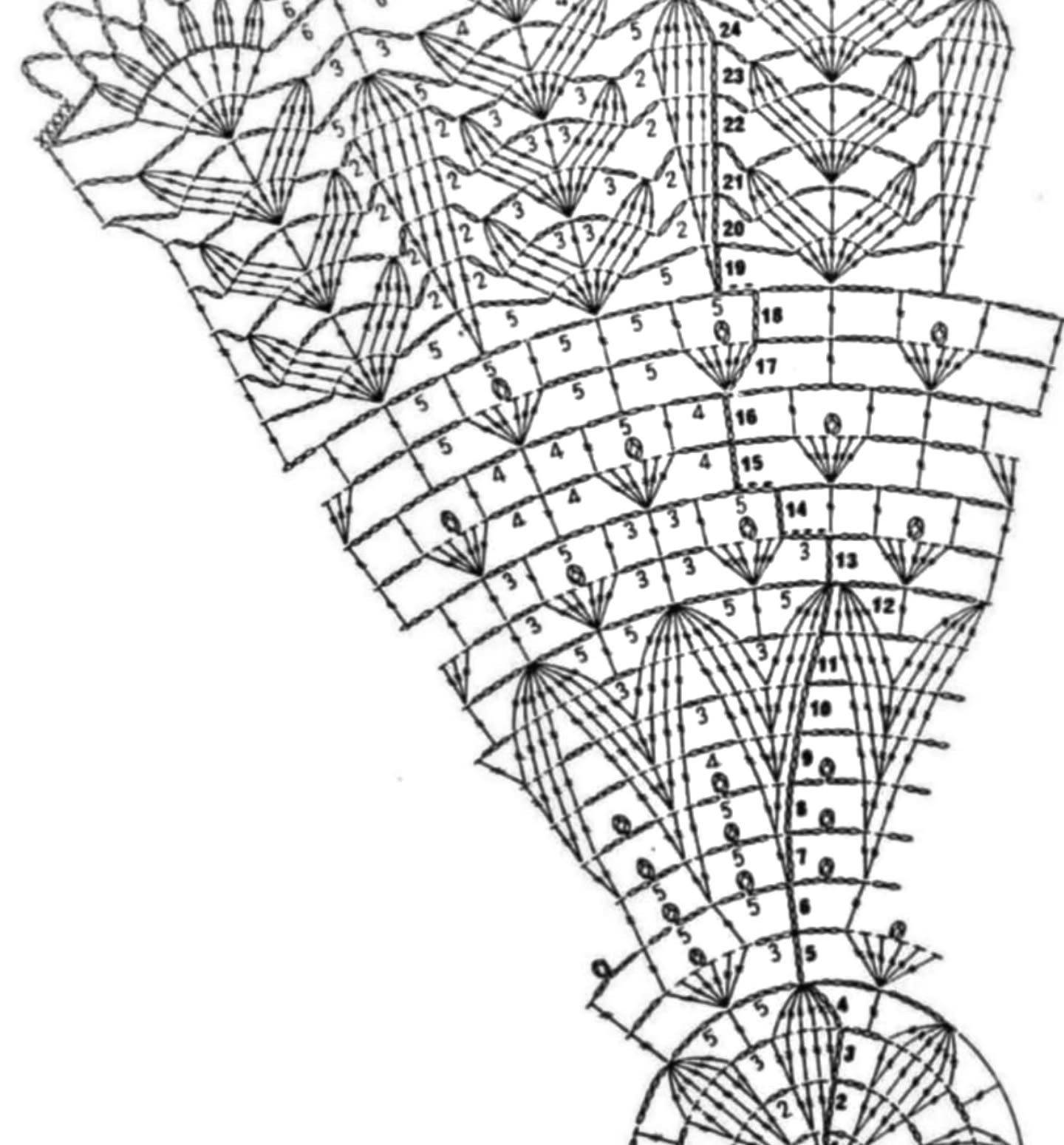Intricate White Crochet Lace Tablecloth Pattern Chart with Fan Motifs