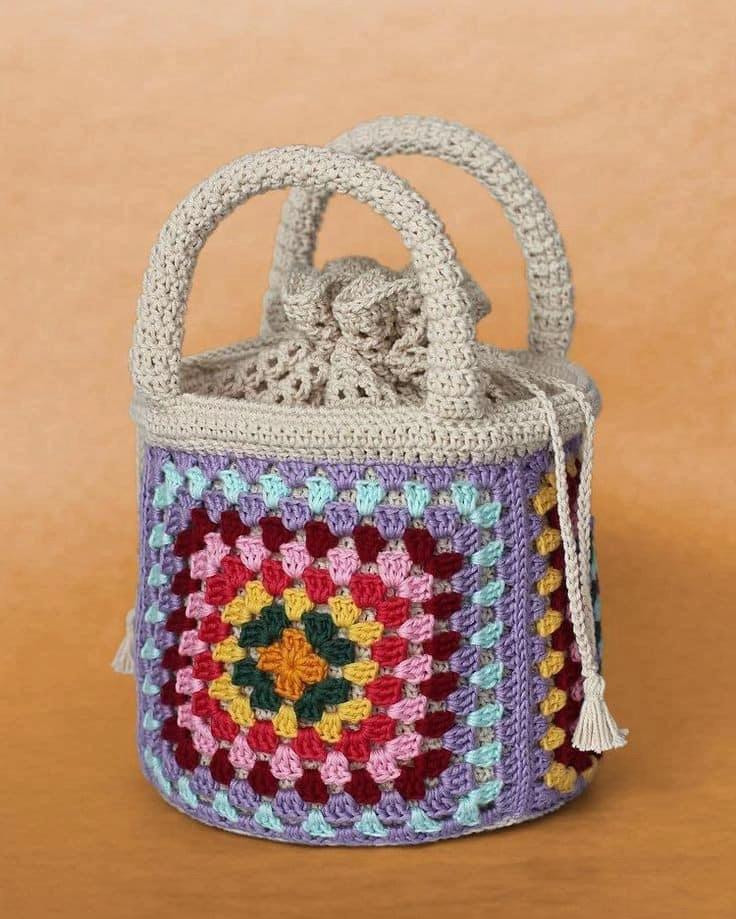 Japanese Crochet Granny Square Bag Pattern with Daisy Motifs and Chart
