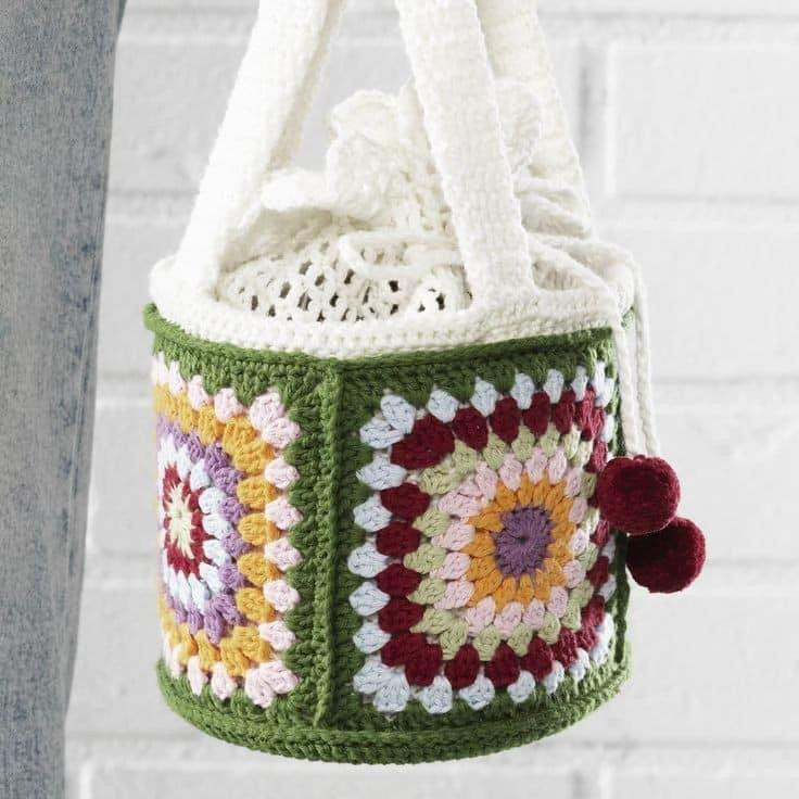 Japanese Crochet Granny Square Bag Pattern with Daisy Motifs and Chart