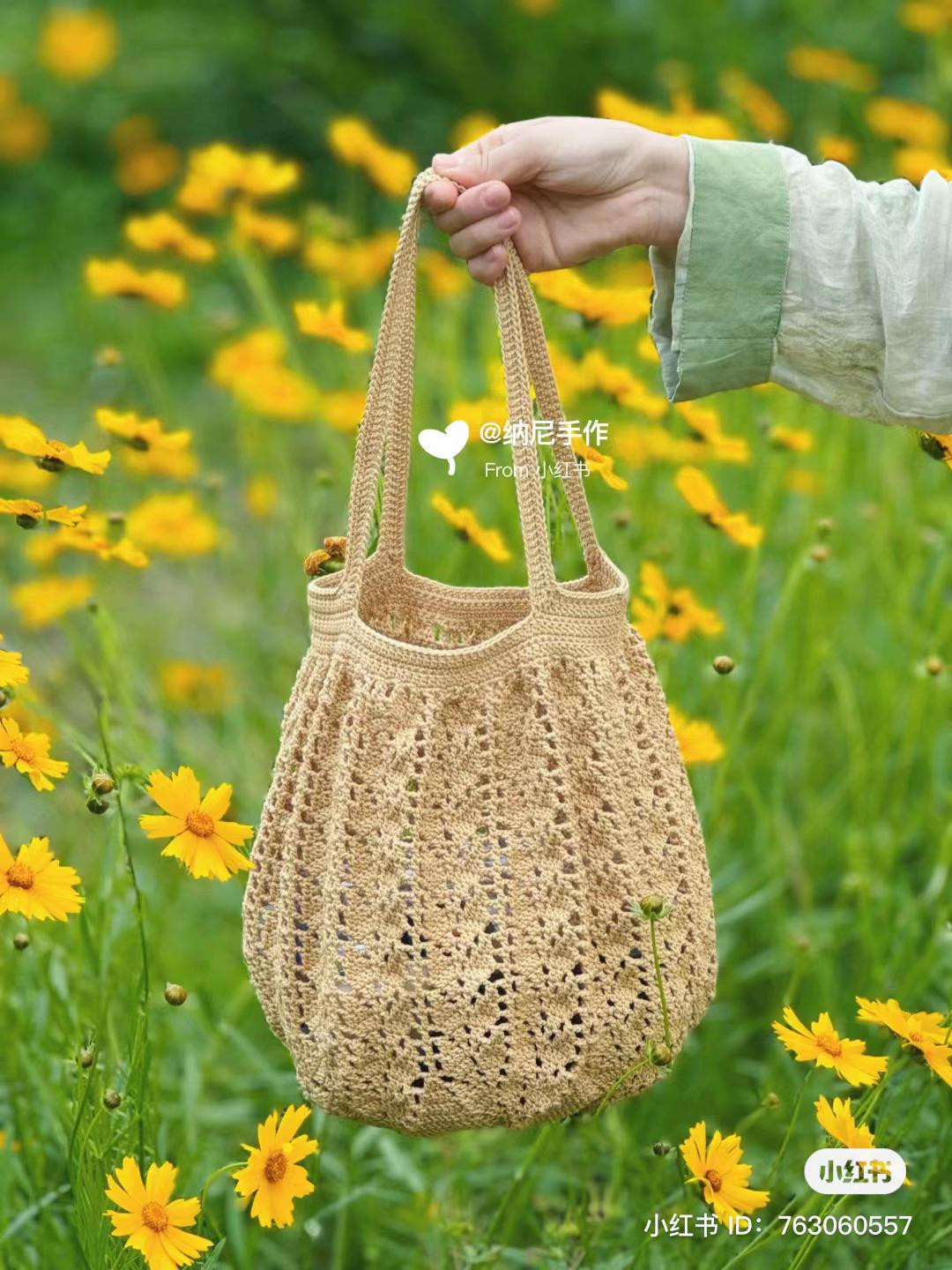 Japanese Crochet Pattern for Beige Mesh Tote Bag with Detailed Charts and Instructions