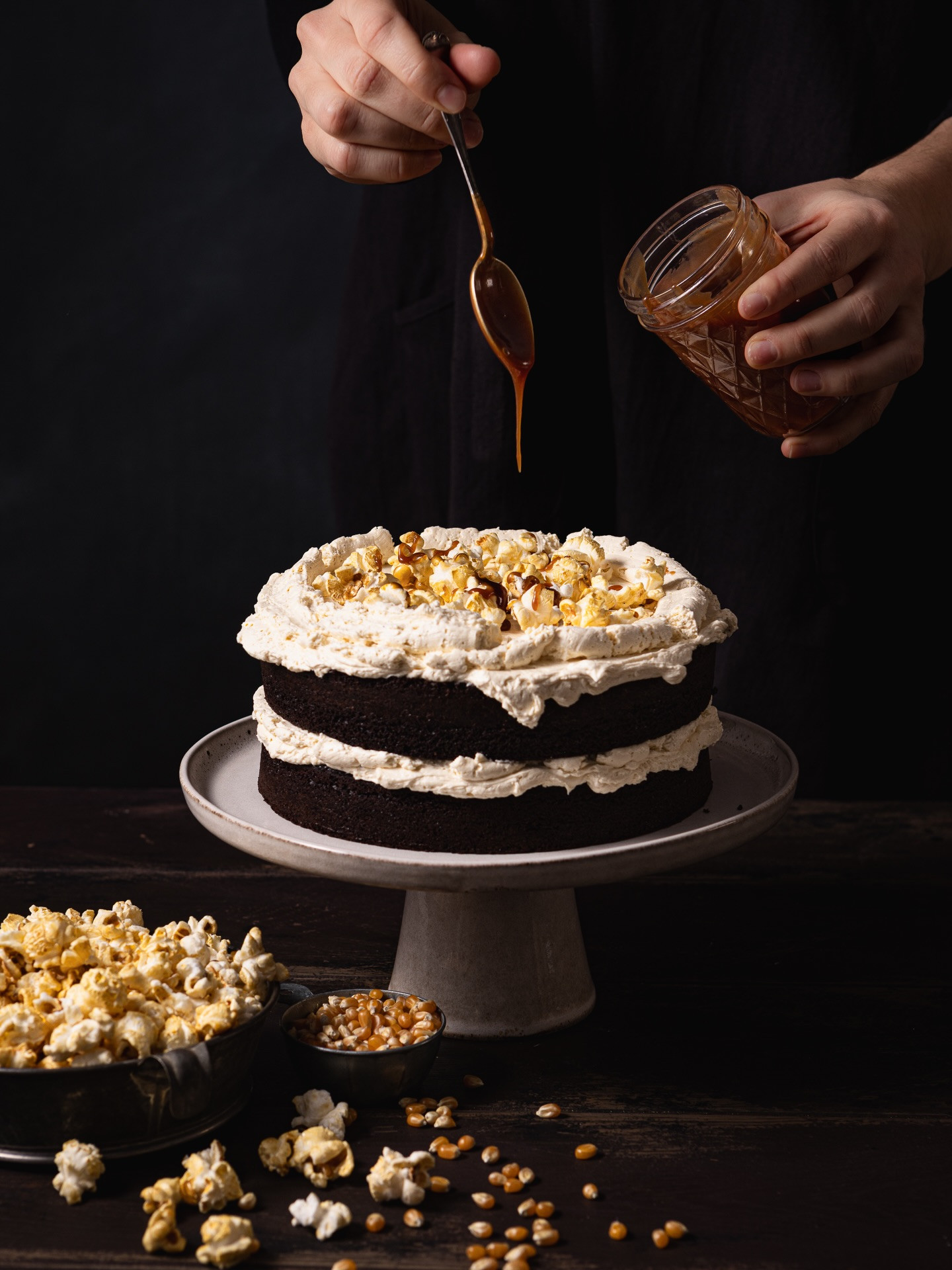 Karamell-Popcorn-Torte mit Schokoboden und Popcorn-Buttercreme