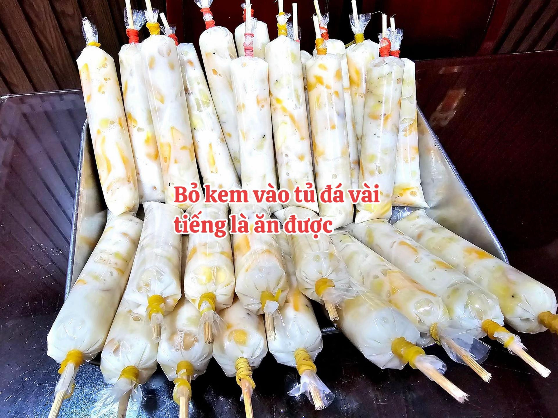 Kem chuối món ăn của tuổi thơ: Công thức làm kem chuối mứt dừa, mít và đậu phộng tại nhà đơn giản