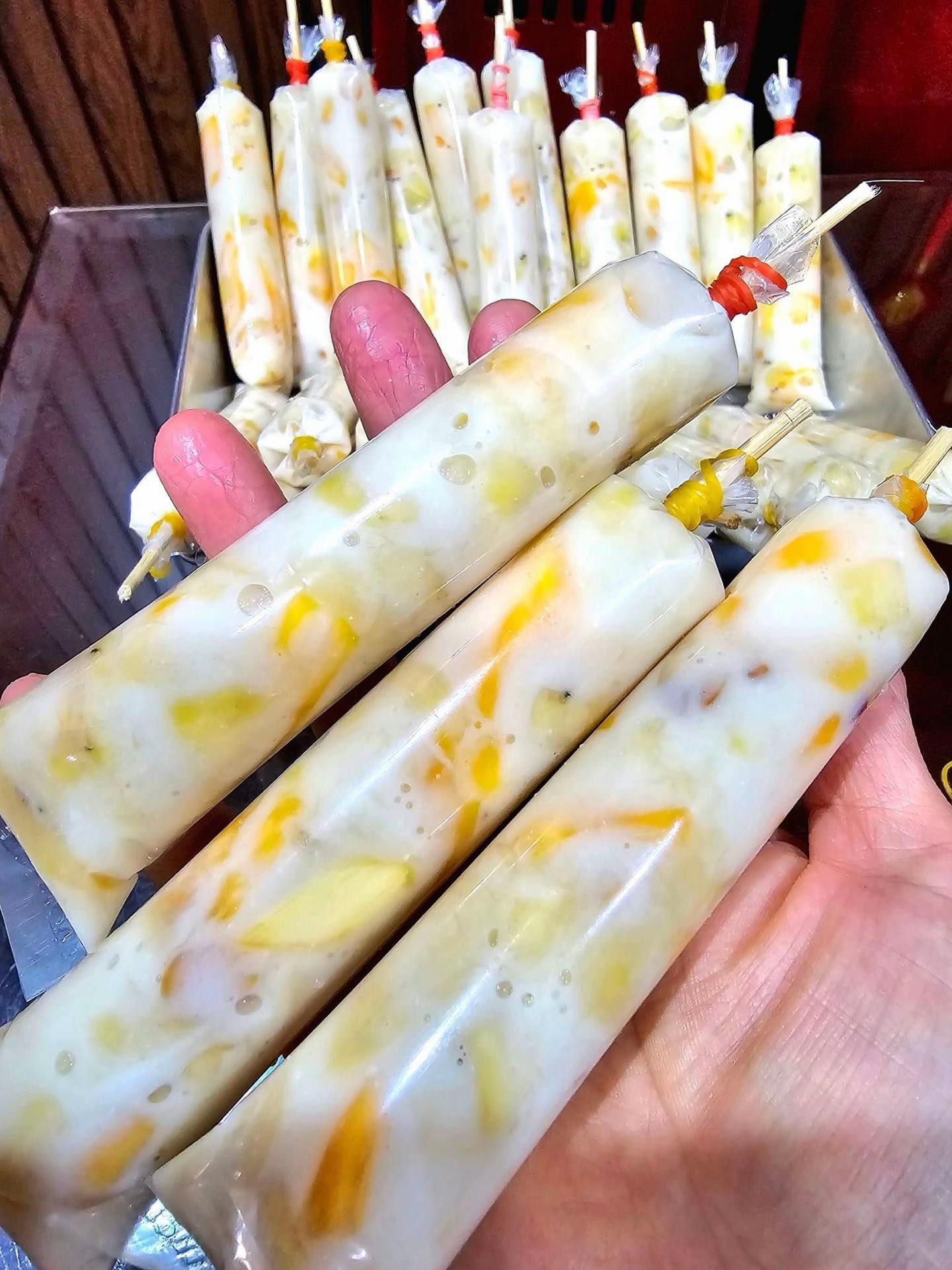 Kem chuối món ăn của tuổi thơ: Công thức làm kem chuối mứt dừa, mít và đậu phộng tại nhà đơn giản