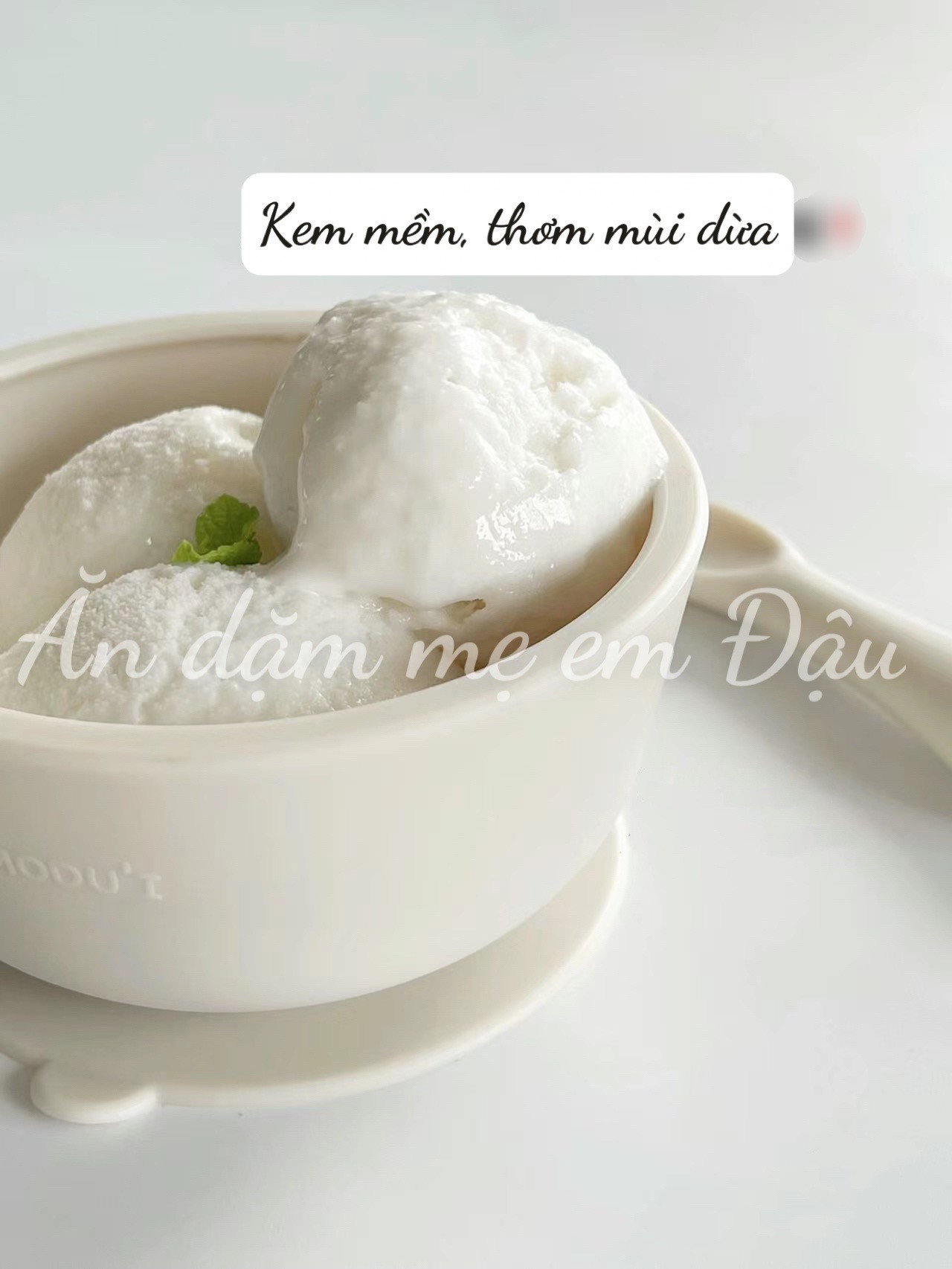 Kem giải khát ngày hè cho bé trên 12 tháng tuổi, tự làm từ cơm và nước cốt dừa không chất bảo quản